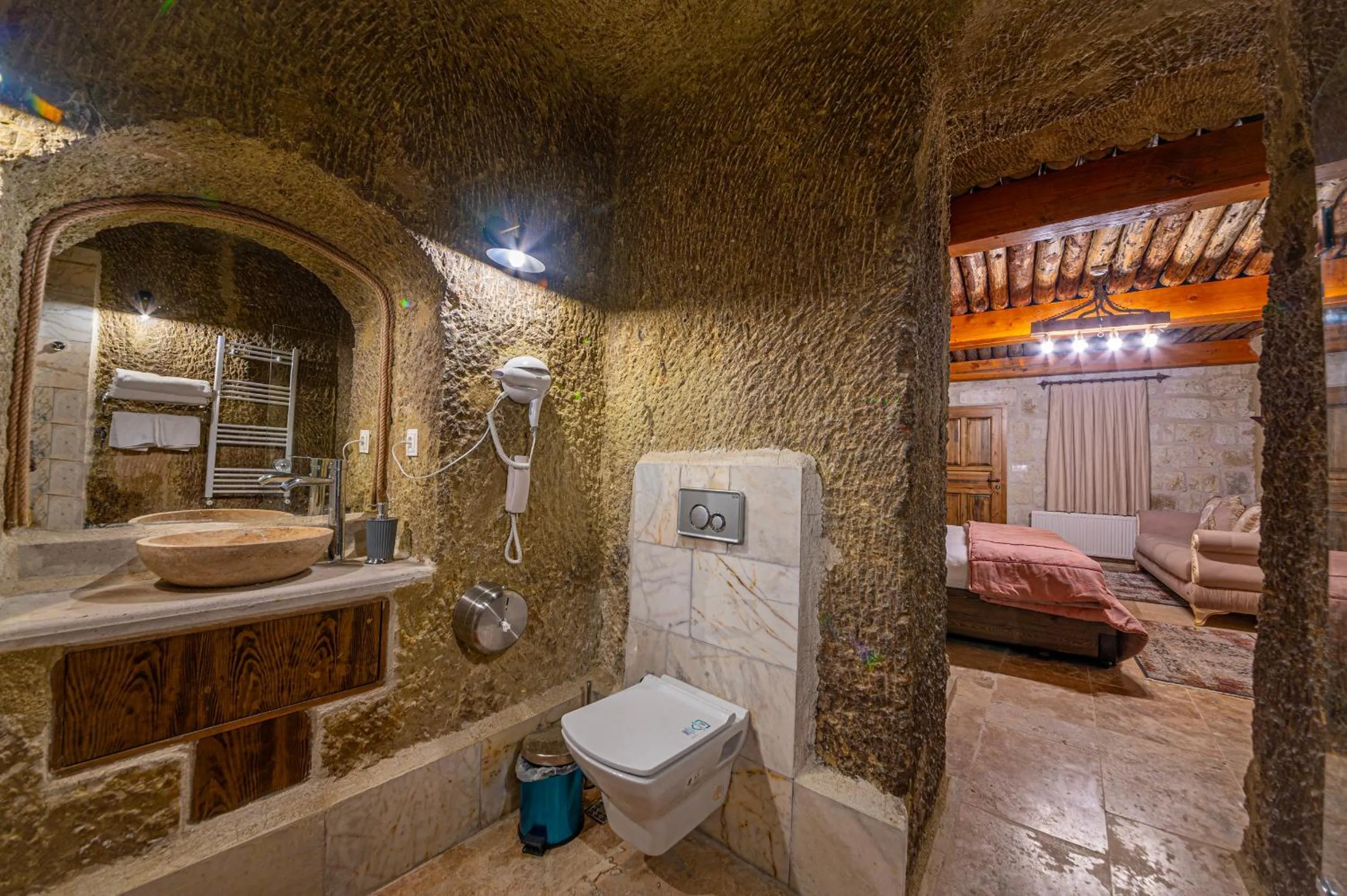Toilet, Bed in Belenus Cave House
