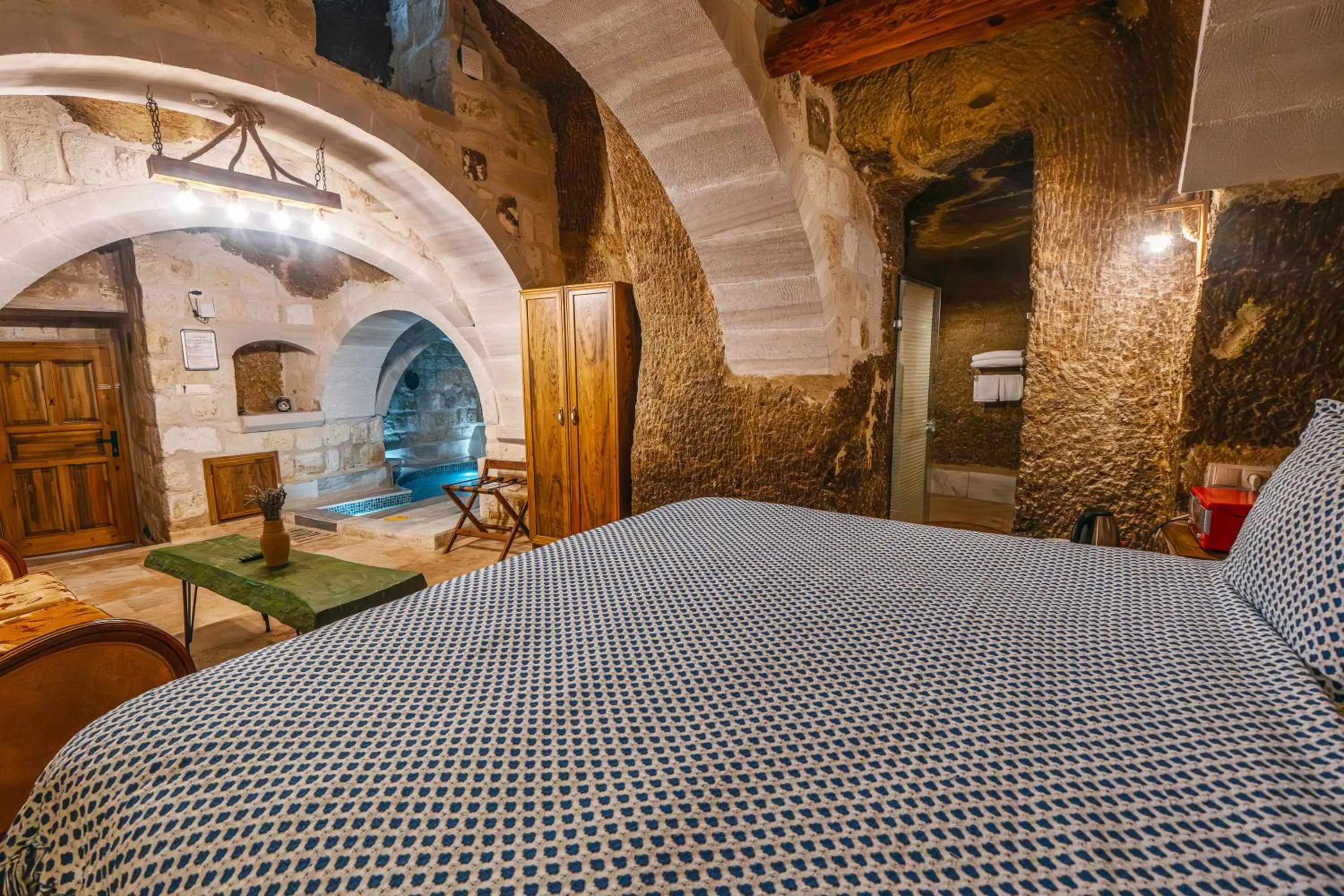 Photo of the whole room, Bed in Belenus Cave House