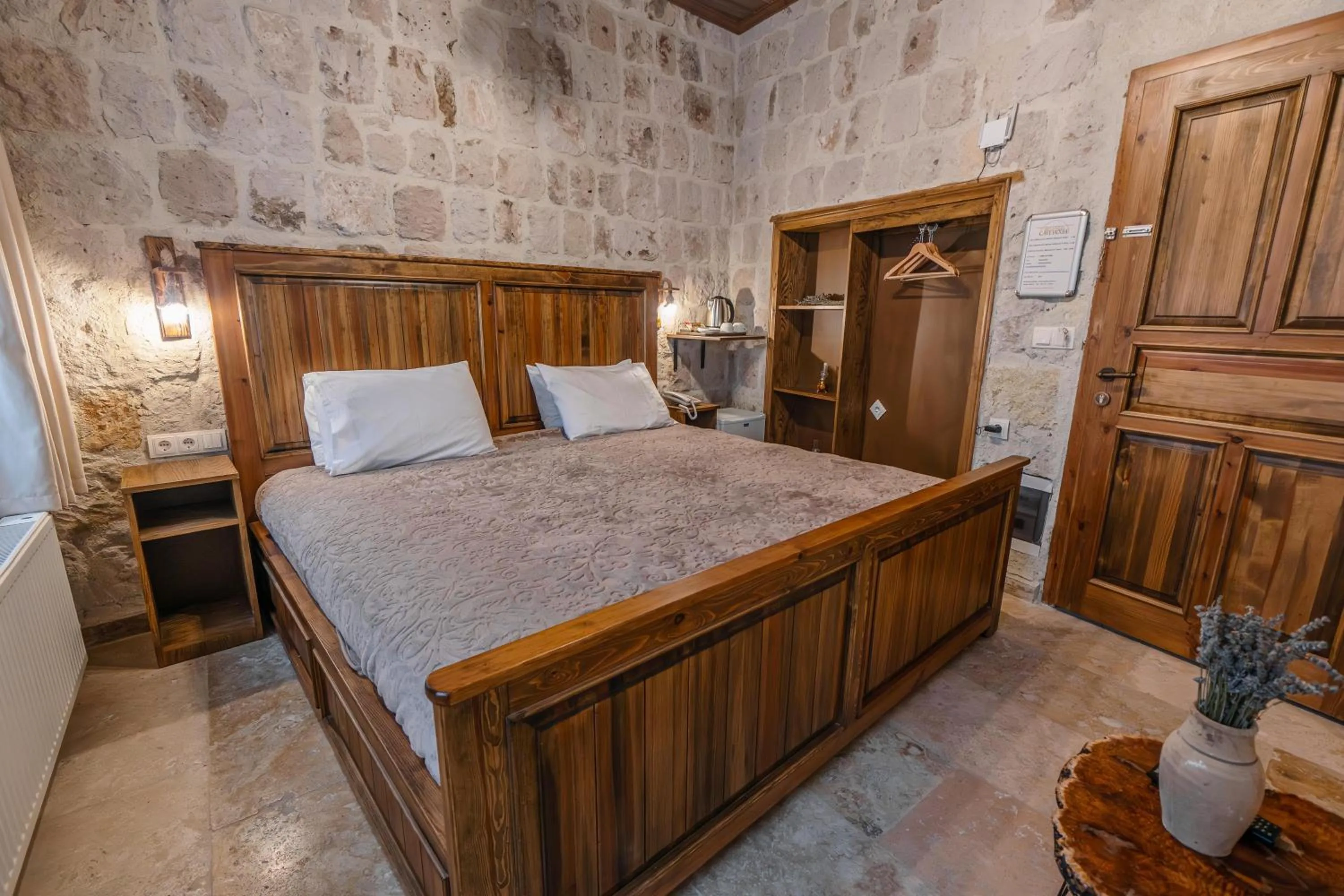 Photo of the whole room, Bed in Belenus Cave House