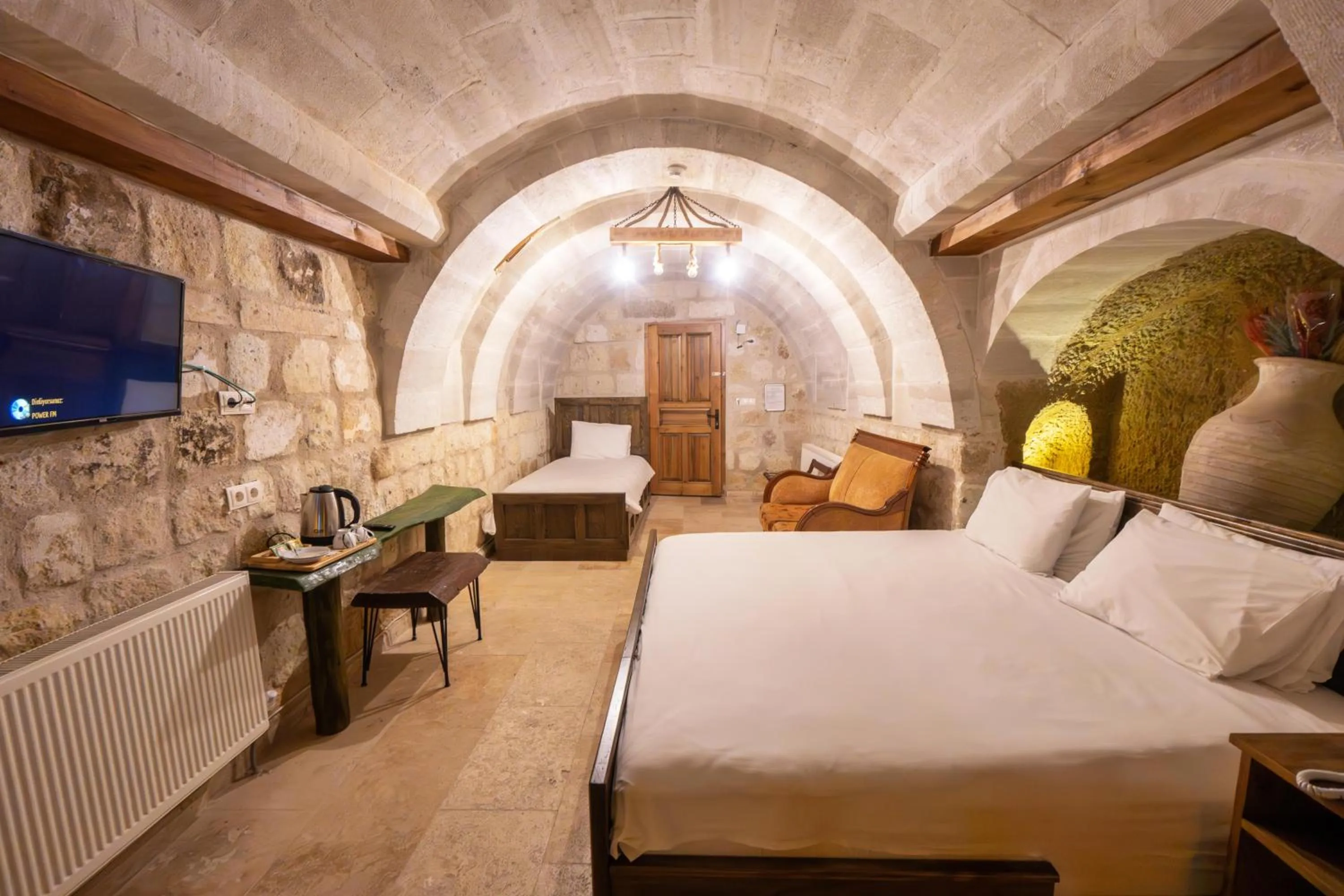 Photo of the whole room, Bed in Belenus Cave House