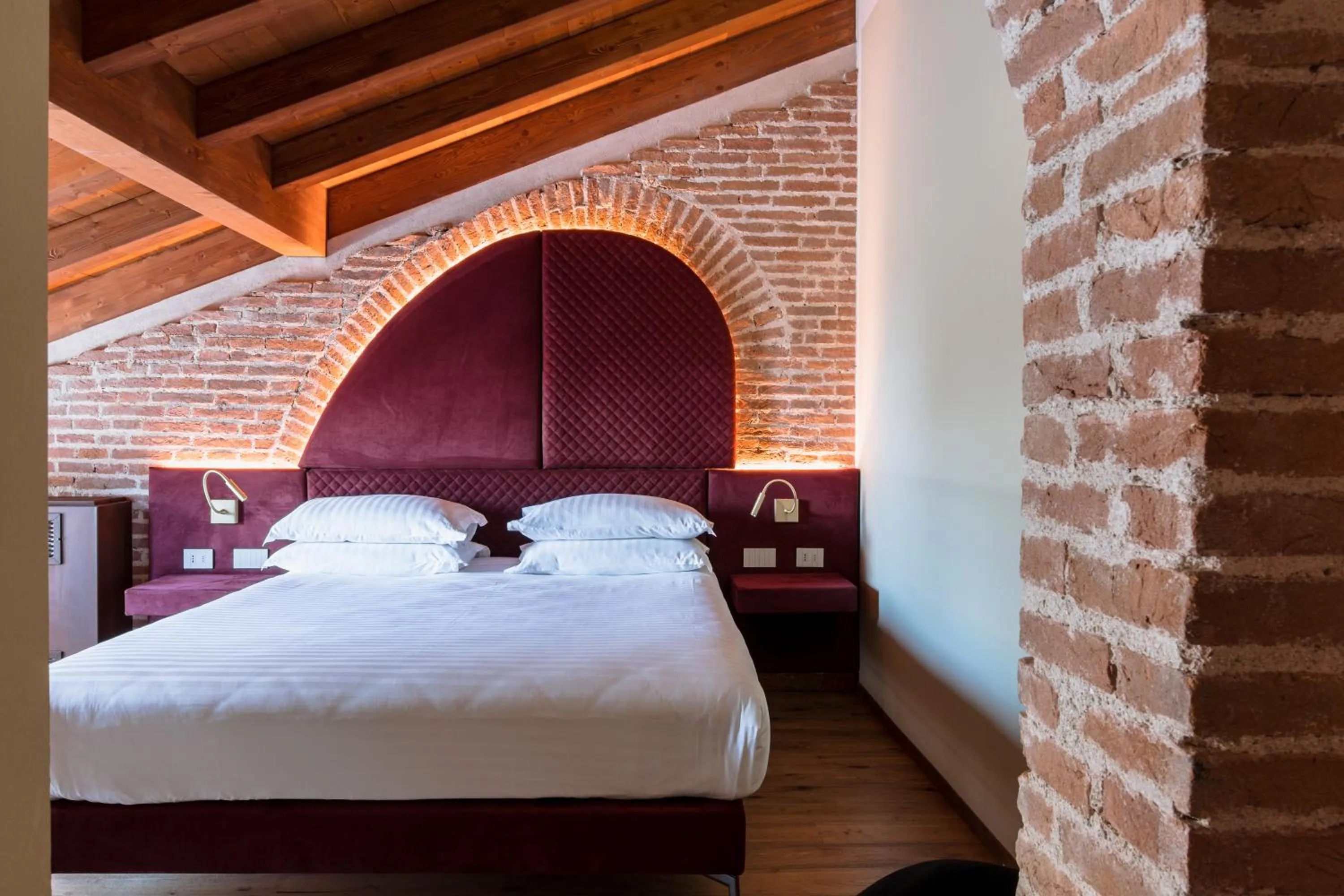 Photo of the whole room, Bed in Pavillon Suite
