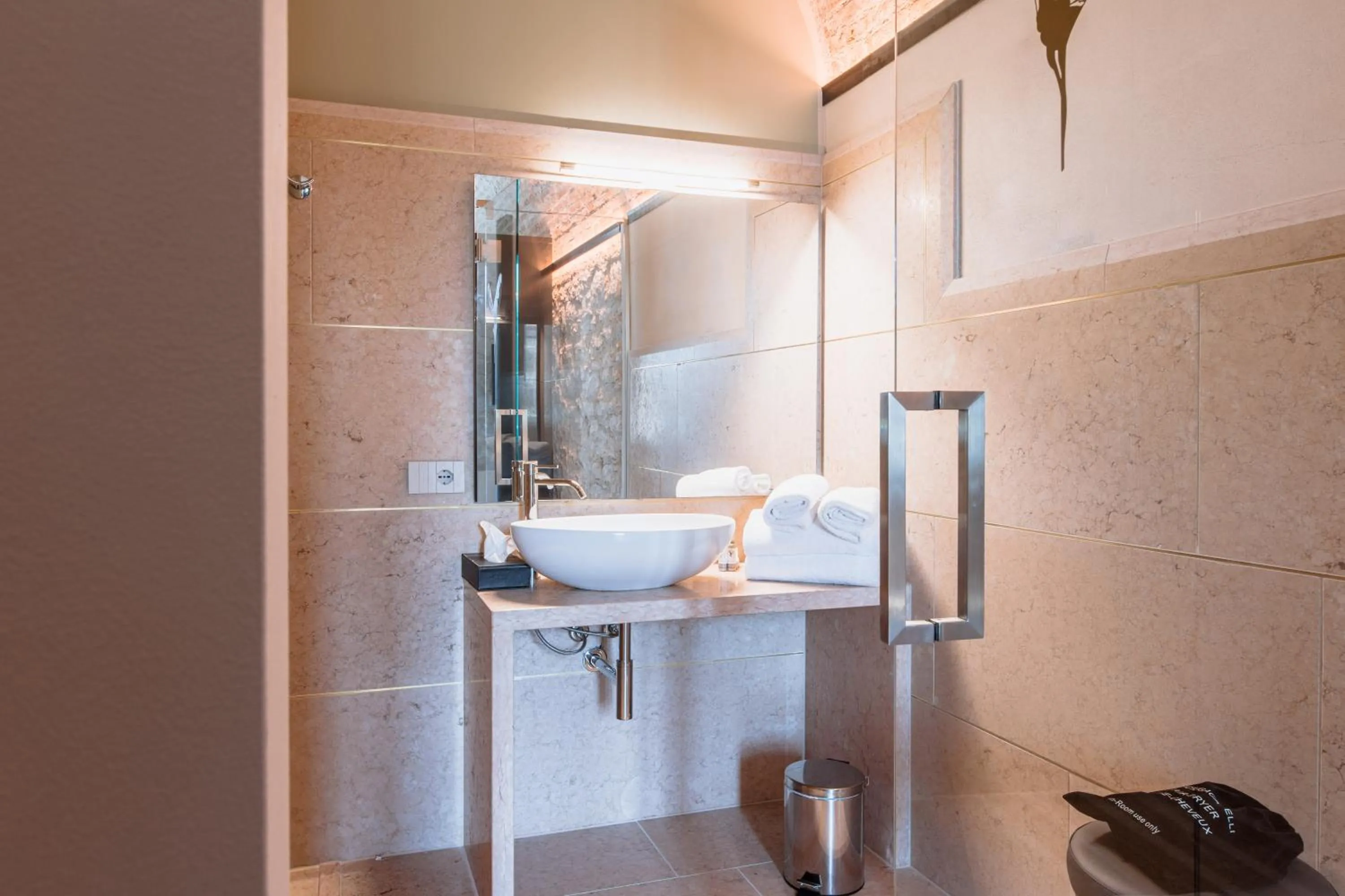 Shower in Pavillon Suite