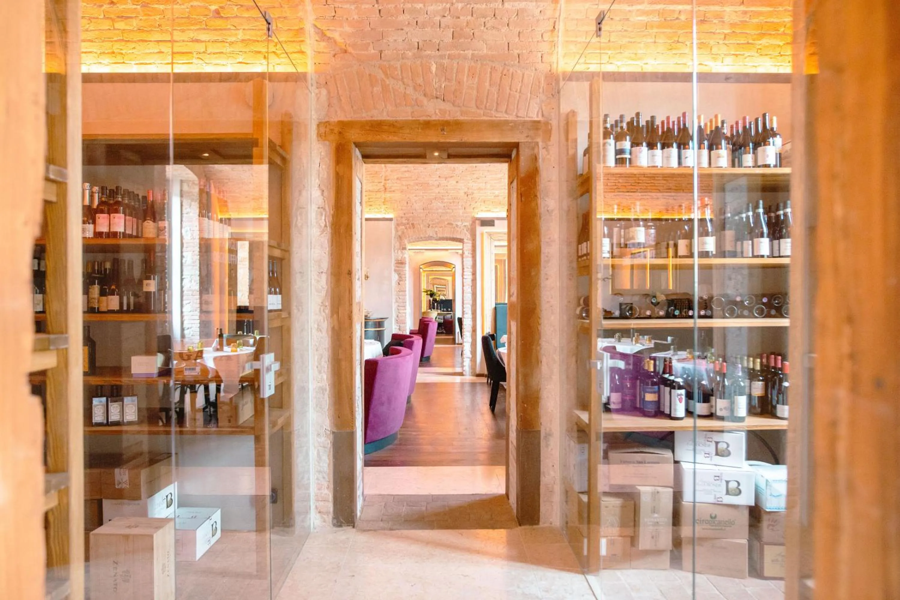 Restaurant/places to eat in Pavillon Suite