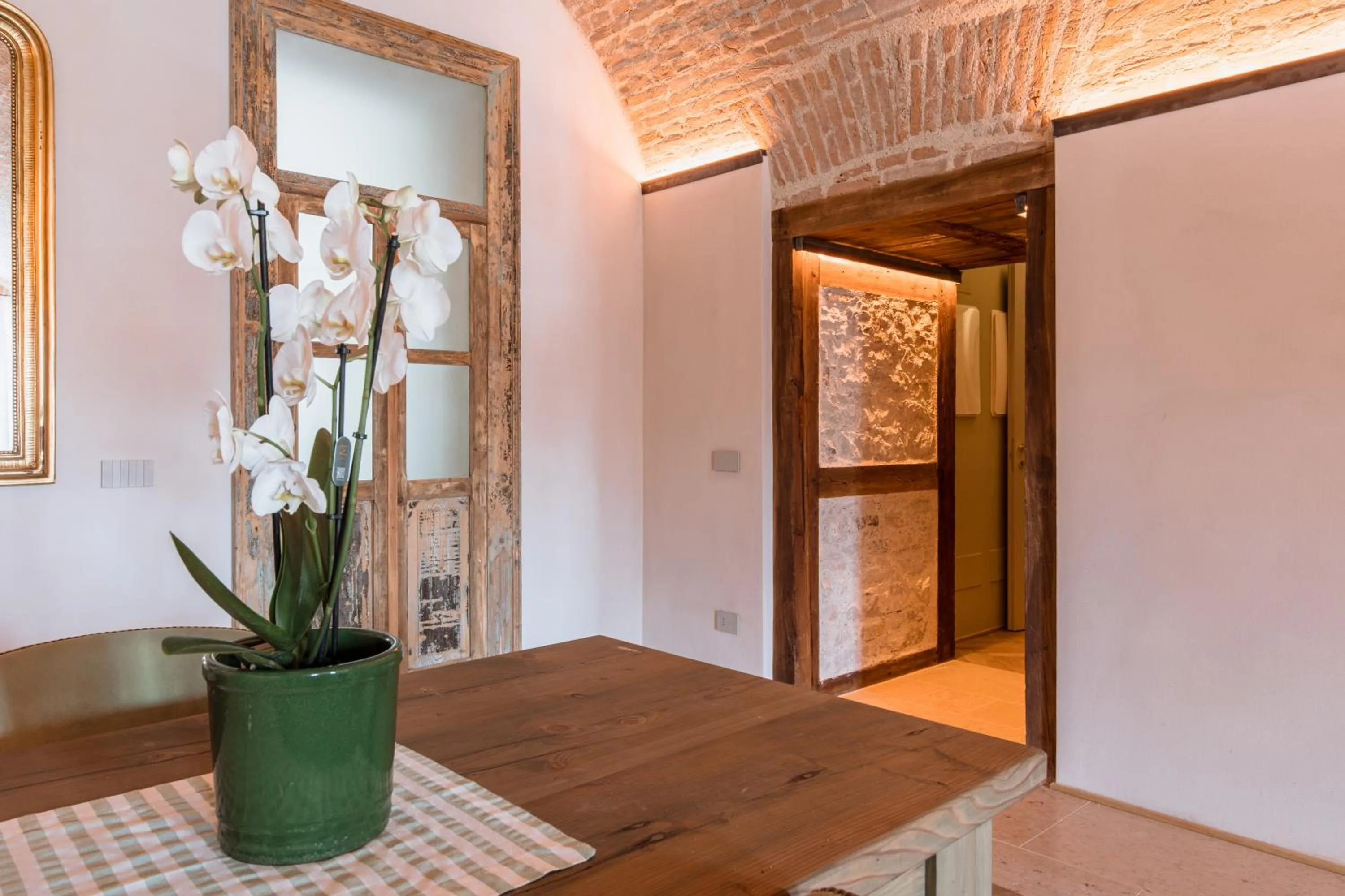 Dining area in Pavillon Suite