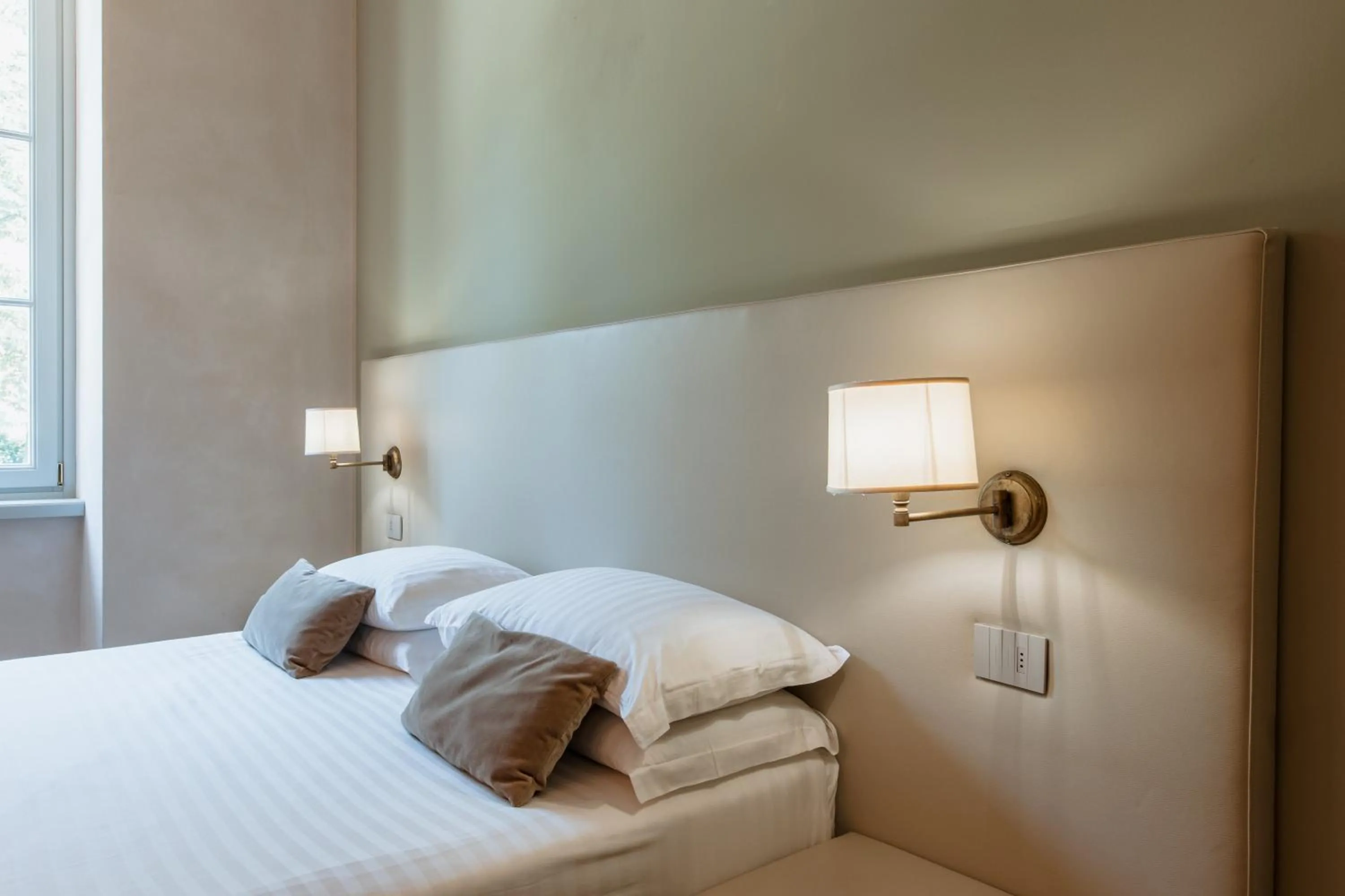 Photo of the whole room, Bed in Pavillon Suite
