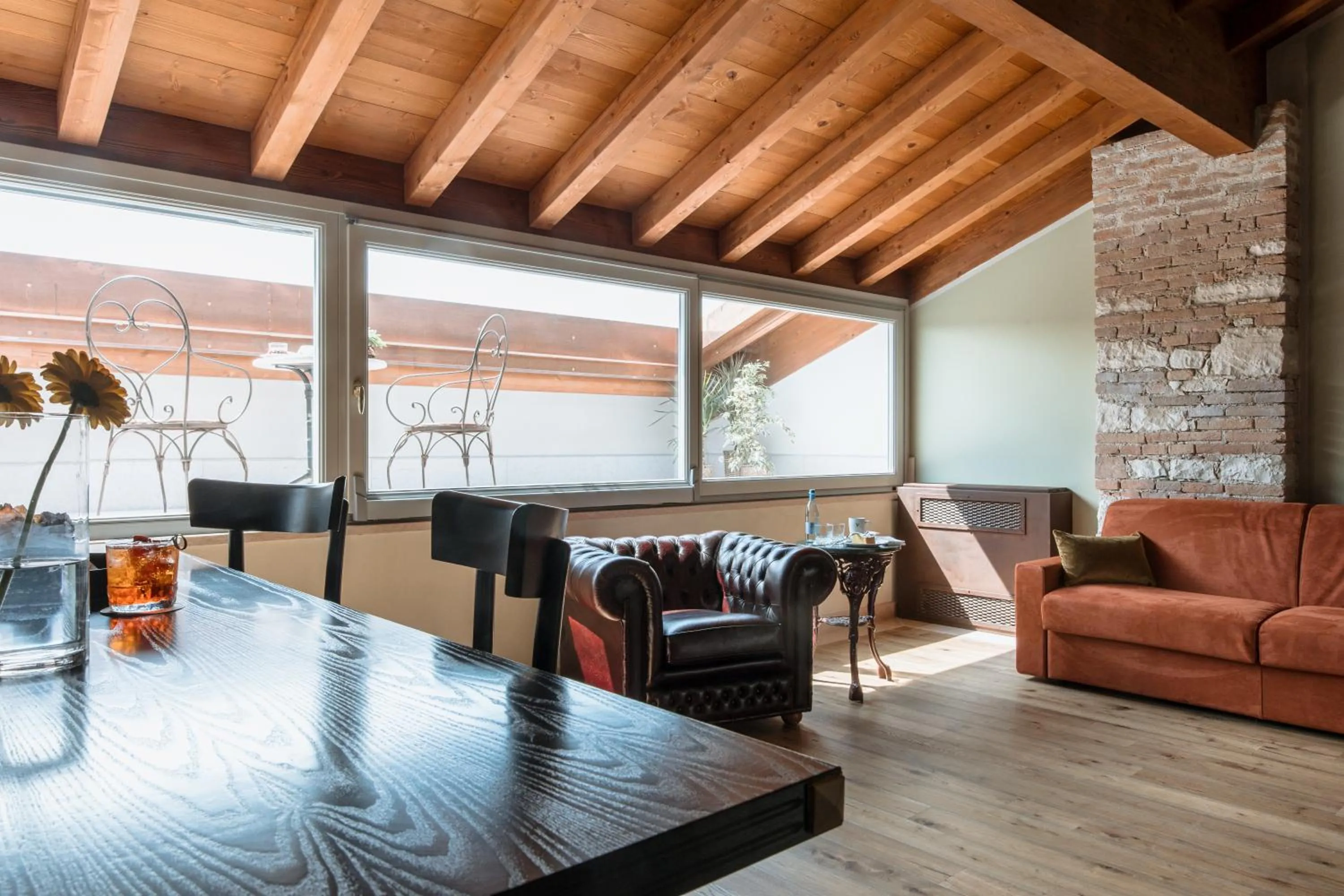 Living room in Pavillon Suite
