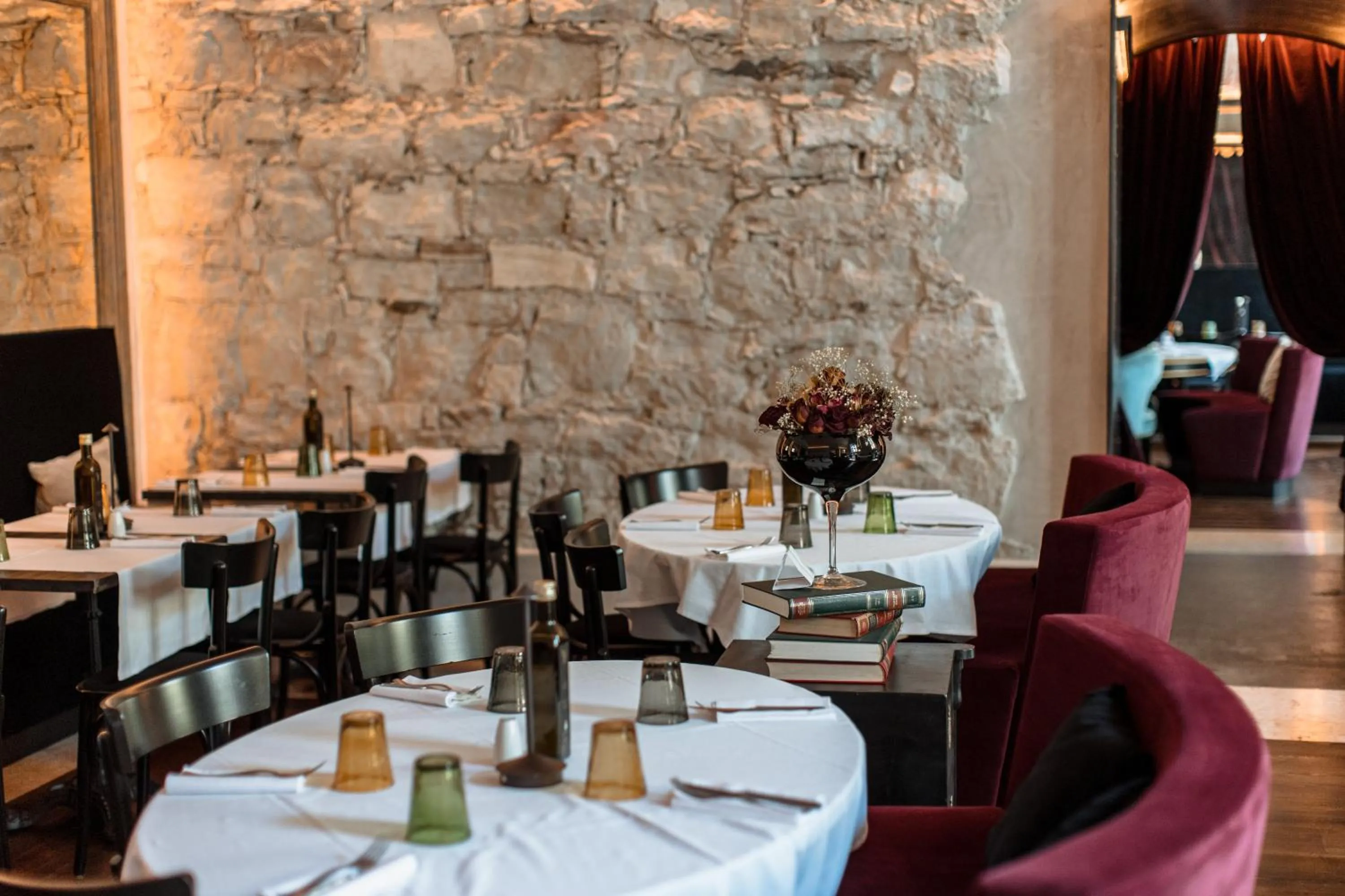 Restaurant/places to eat in Pavillon Suite