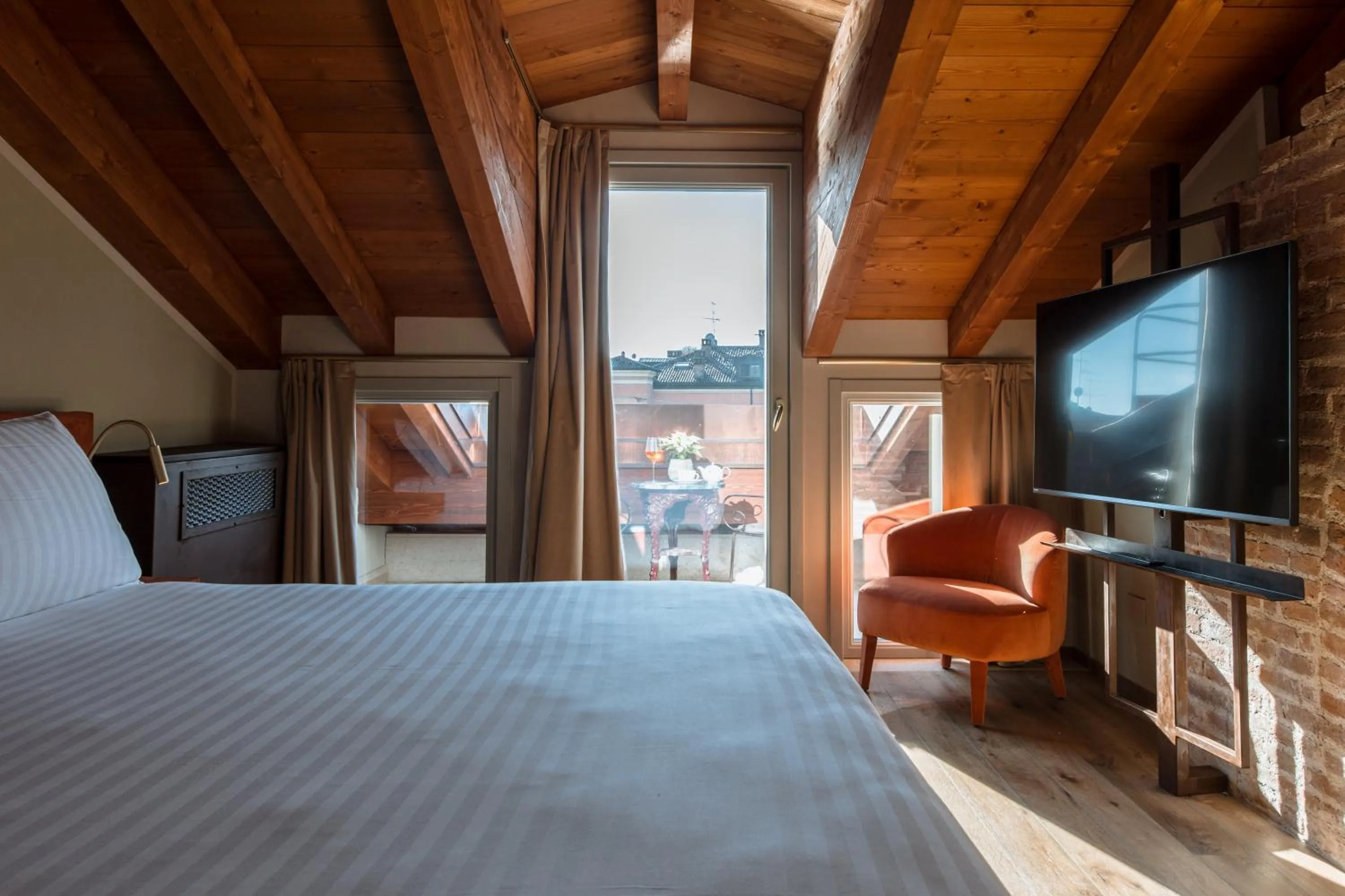 TV and multimedia, Bed in Pavillon Suite