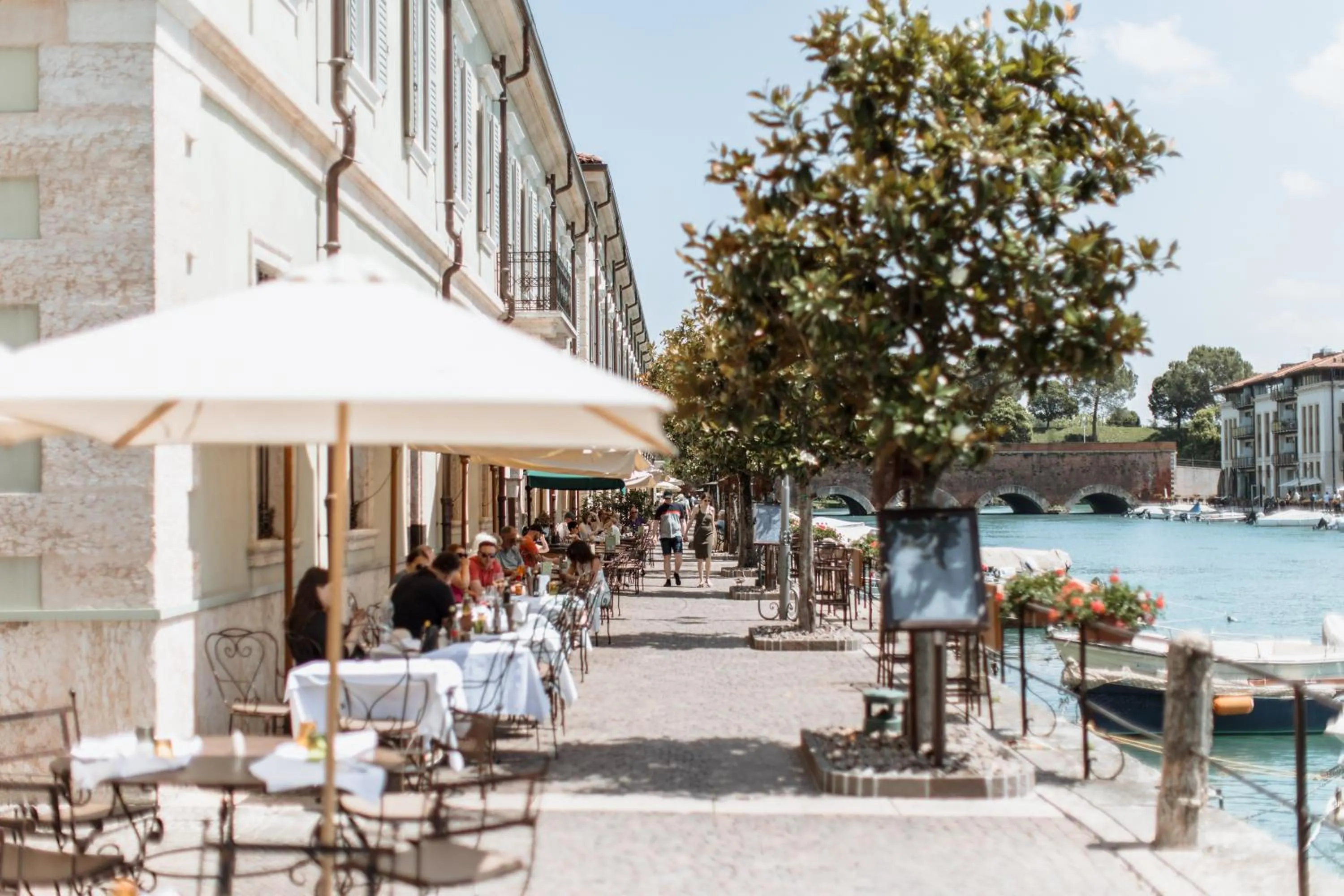 Restaurant/places to eat in Pavillon Suite