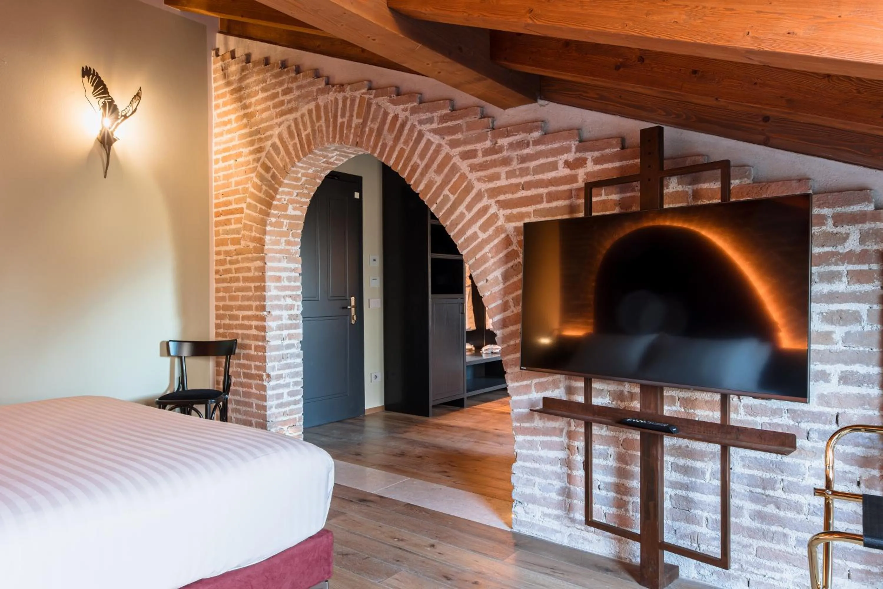 Photo of the whole room, Bed in Pavillon Suite