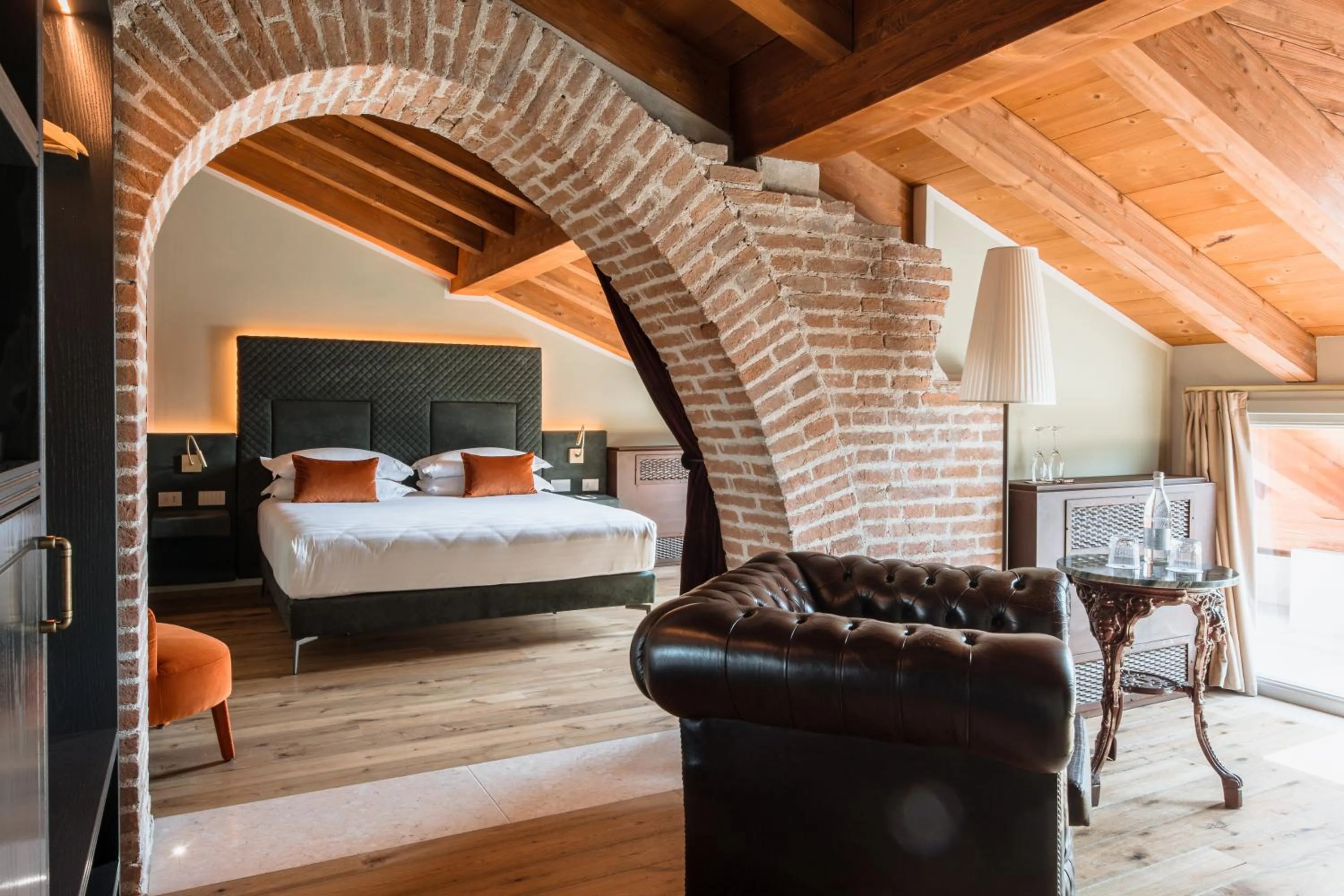 Photo of the whole room, Bed in Pavillon Suite