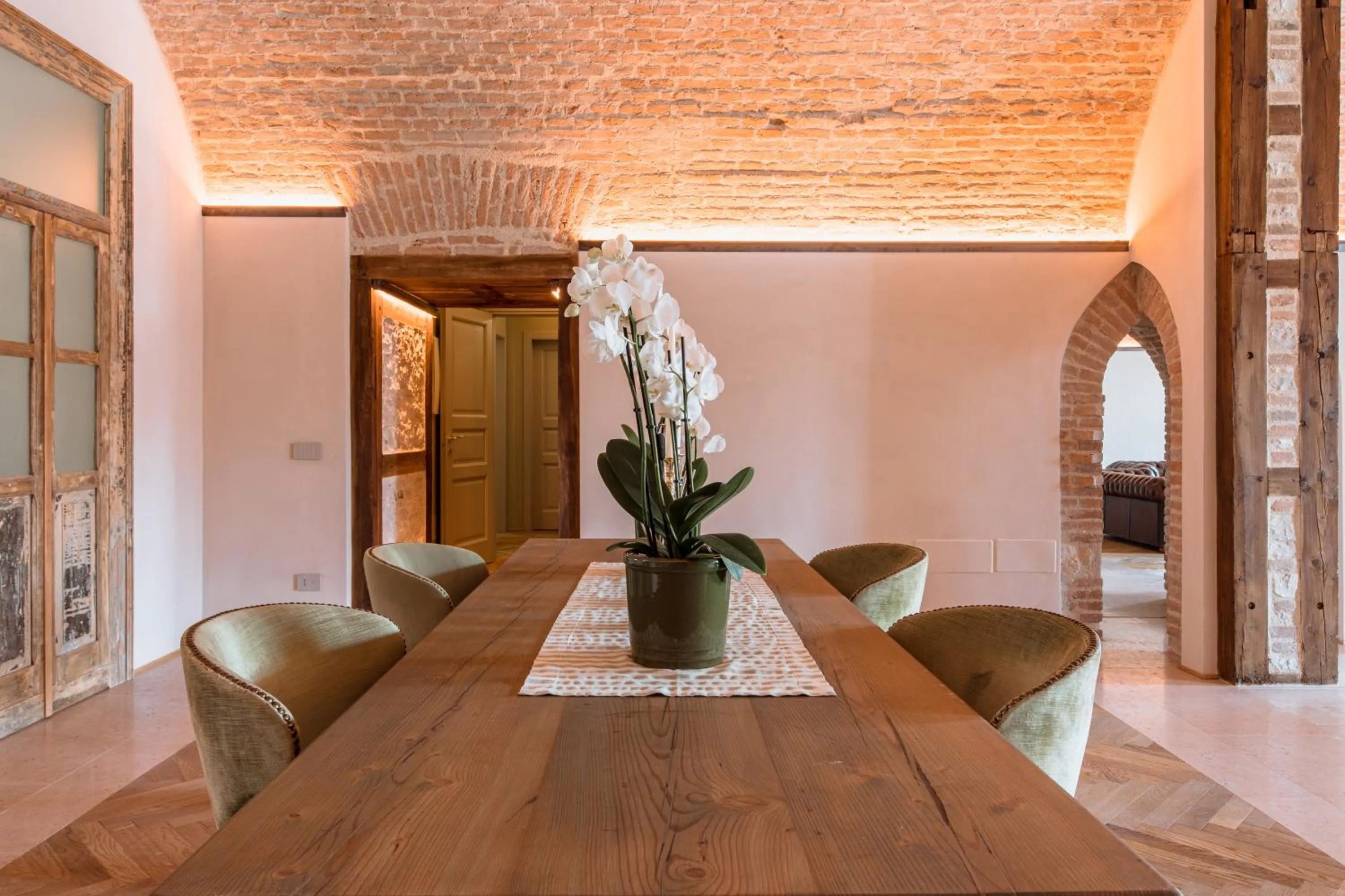 Dining area in Pavillon Suite