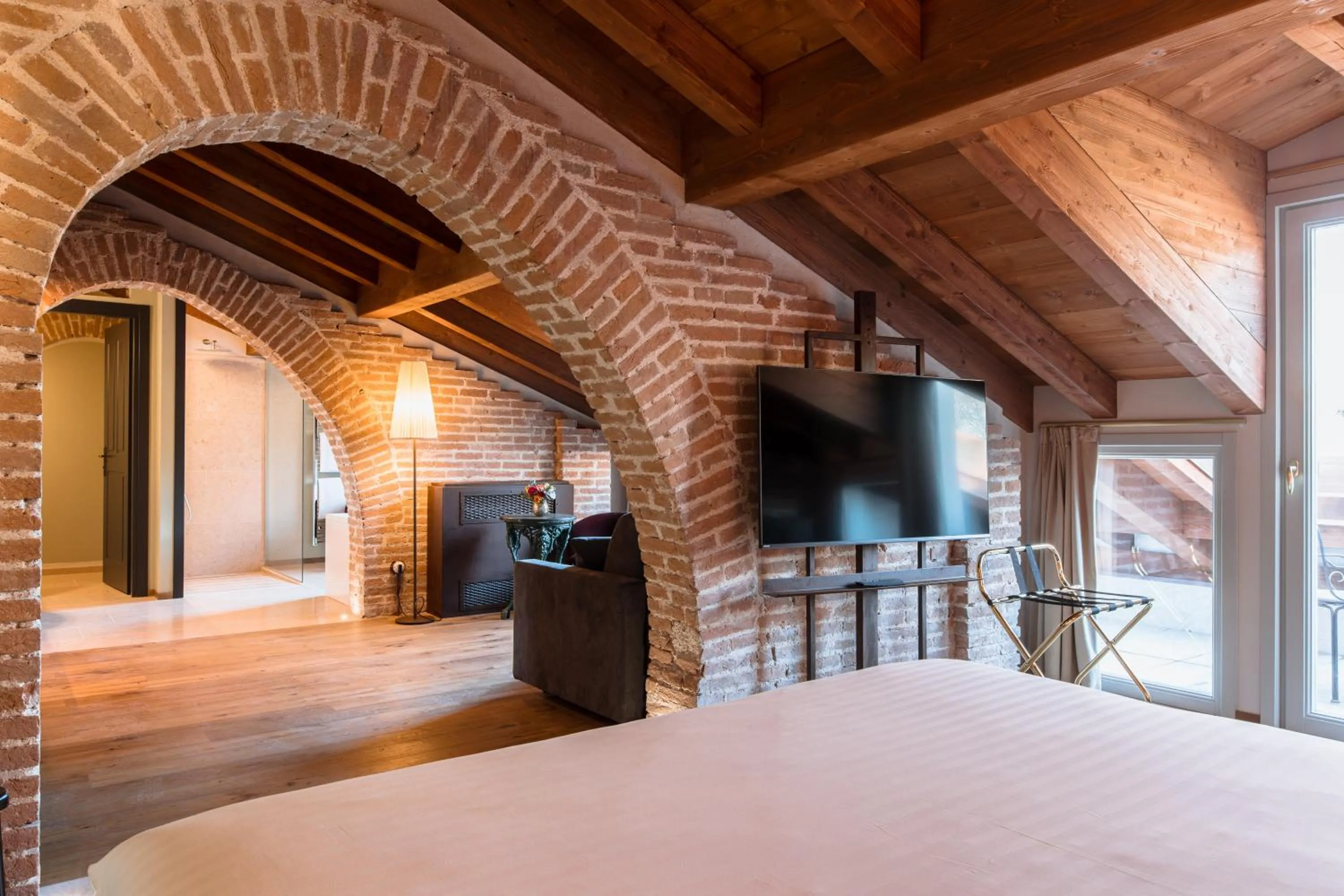 TV and multimedia, Bed in Pavillon Suite