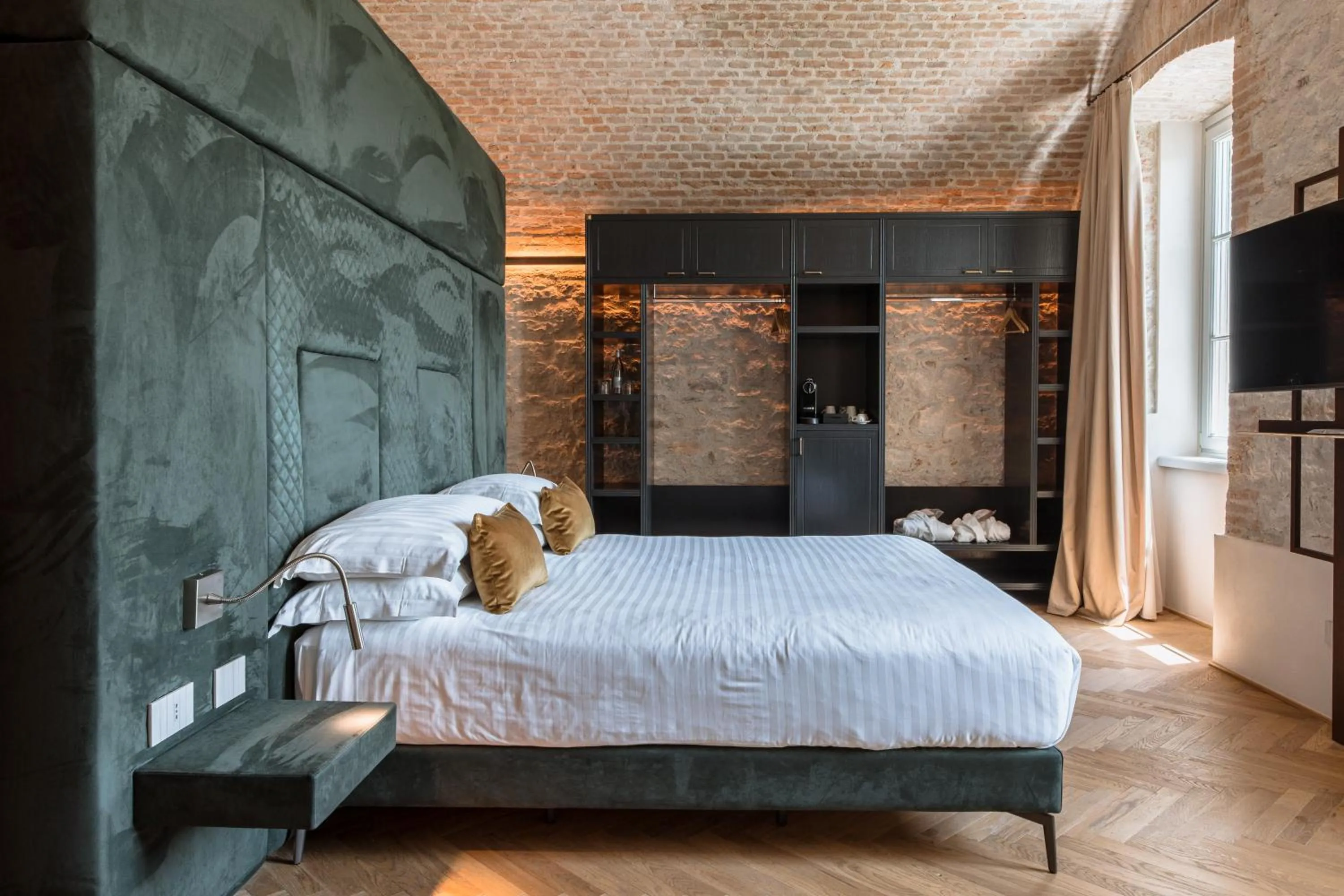 Bed in Pavillon Suite