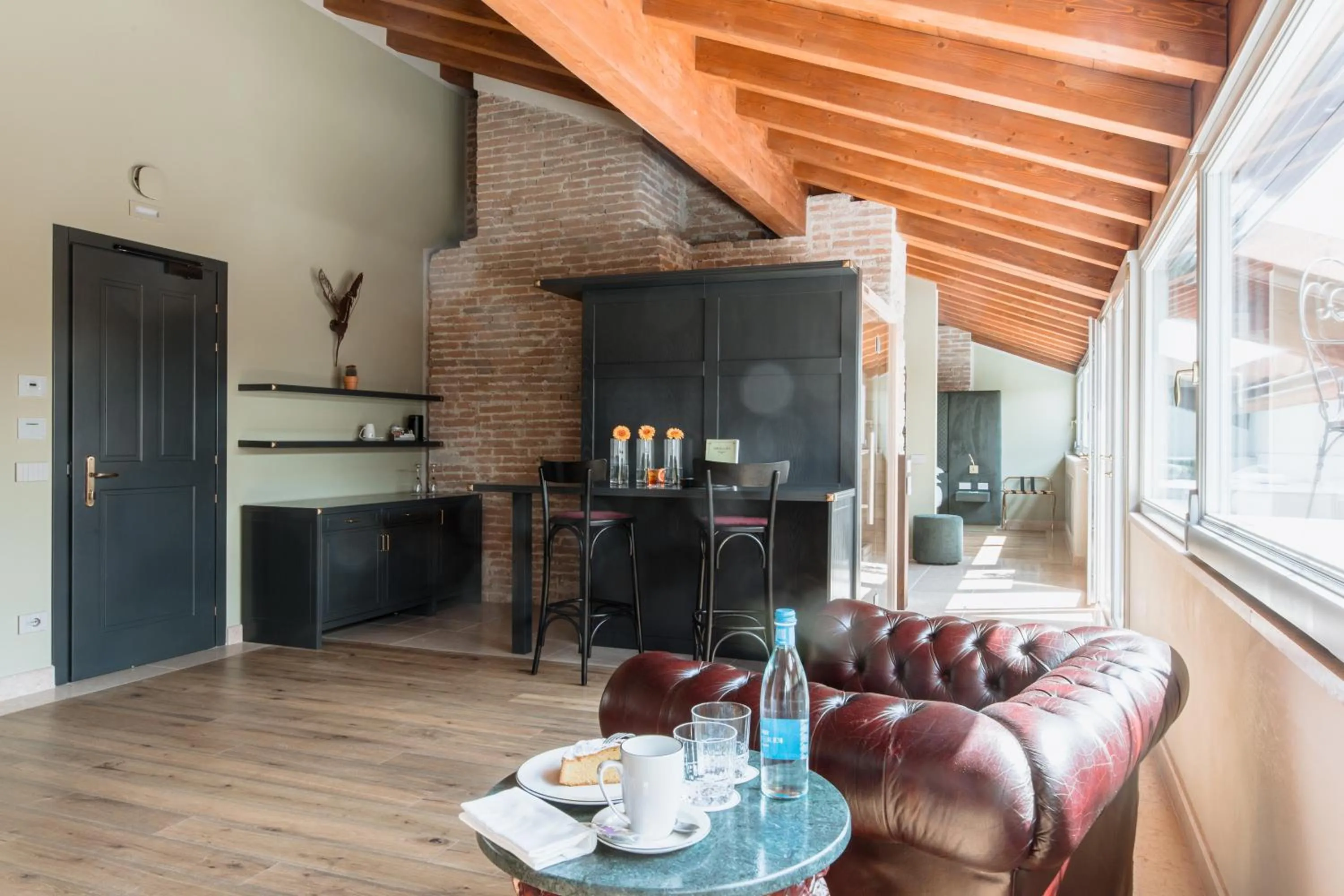 Coffee/tea facilities in Pavillon Suite