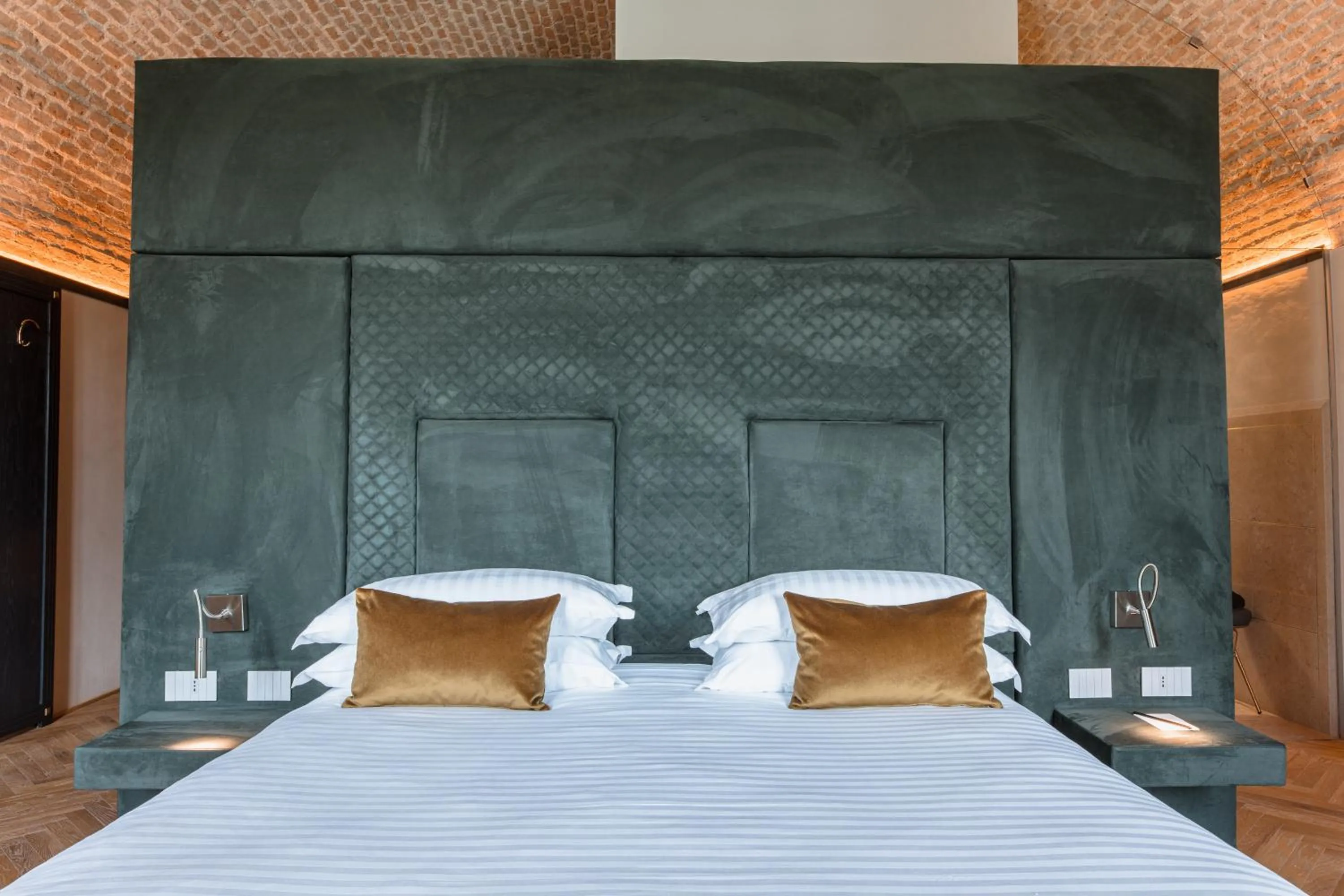 Bed in Pavillon Suite