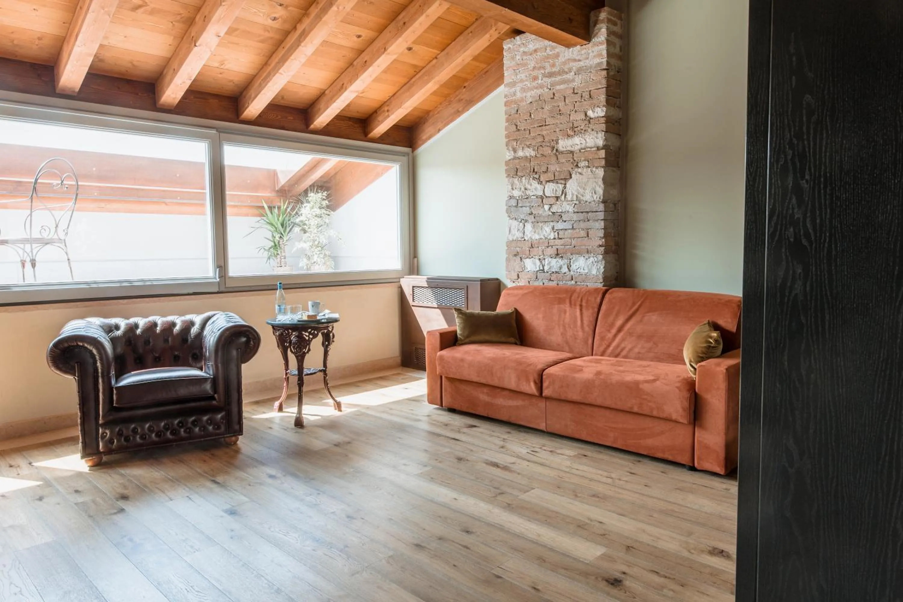 Seating area in Pavillon Suite