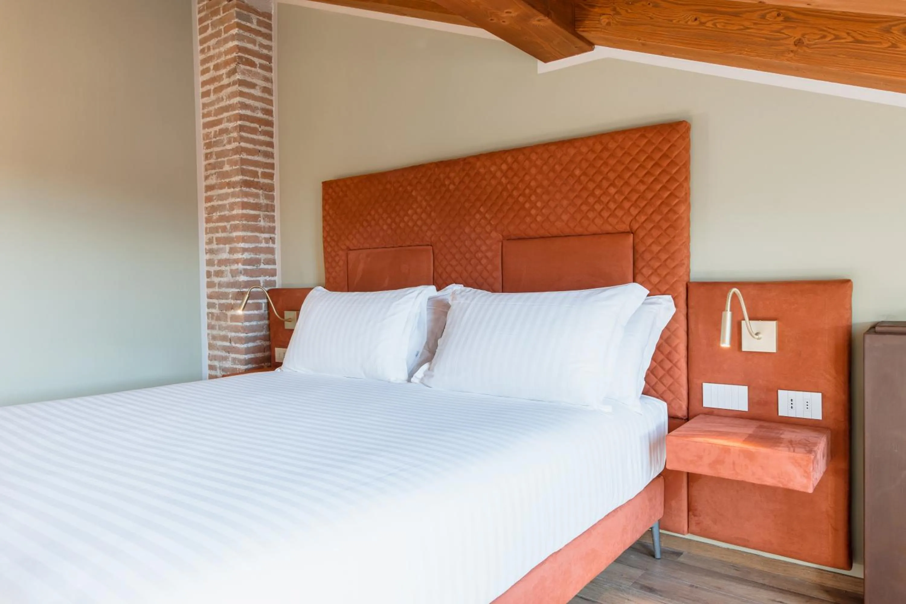 Photo of the whole room, Bed in Pavillon Suite