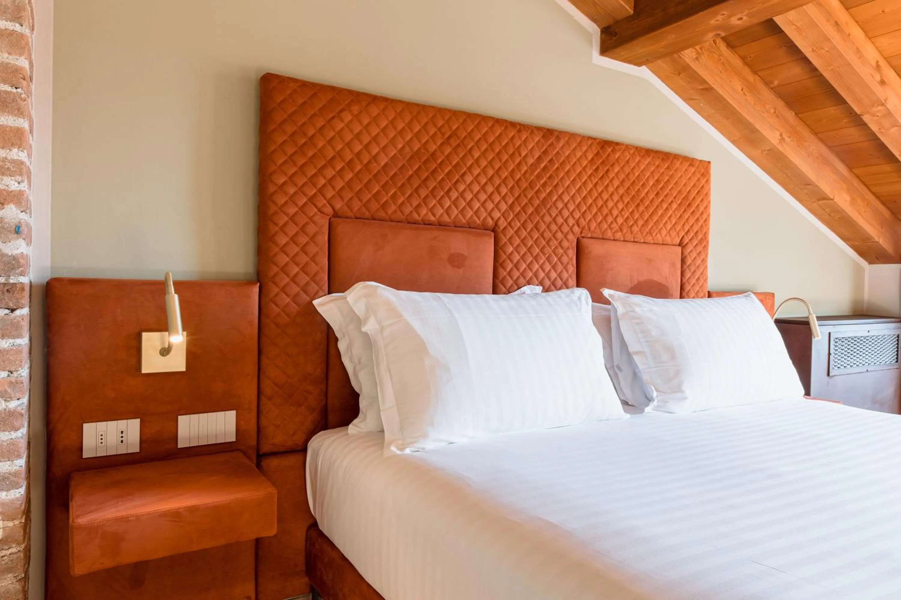 Photo of the whole room, Bed in Pavillon Suite