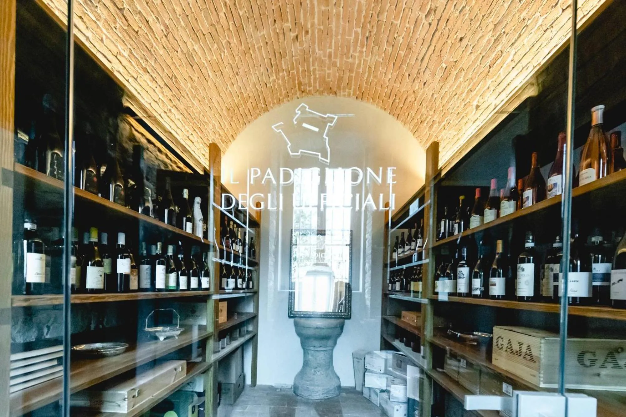 Restaurant/places to eat in Pavillon Suite