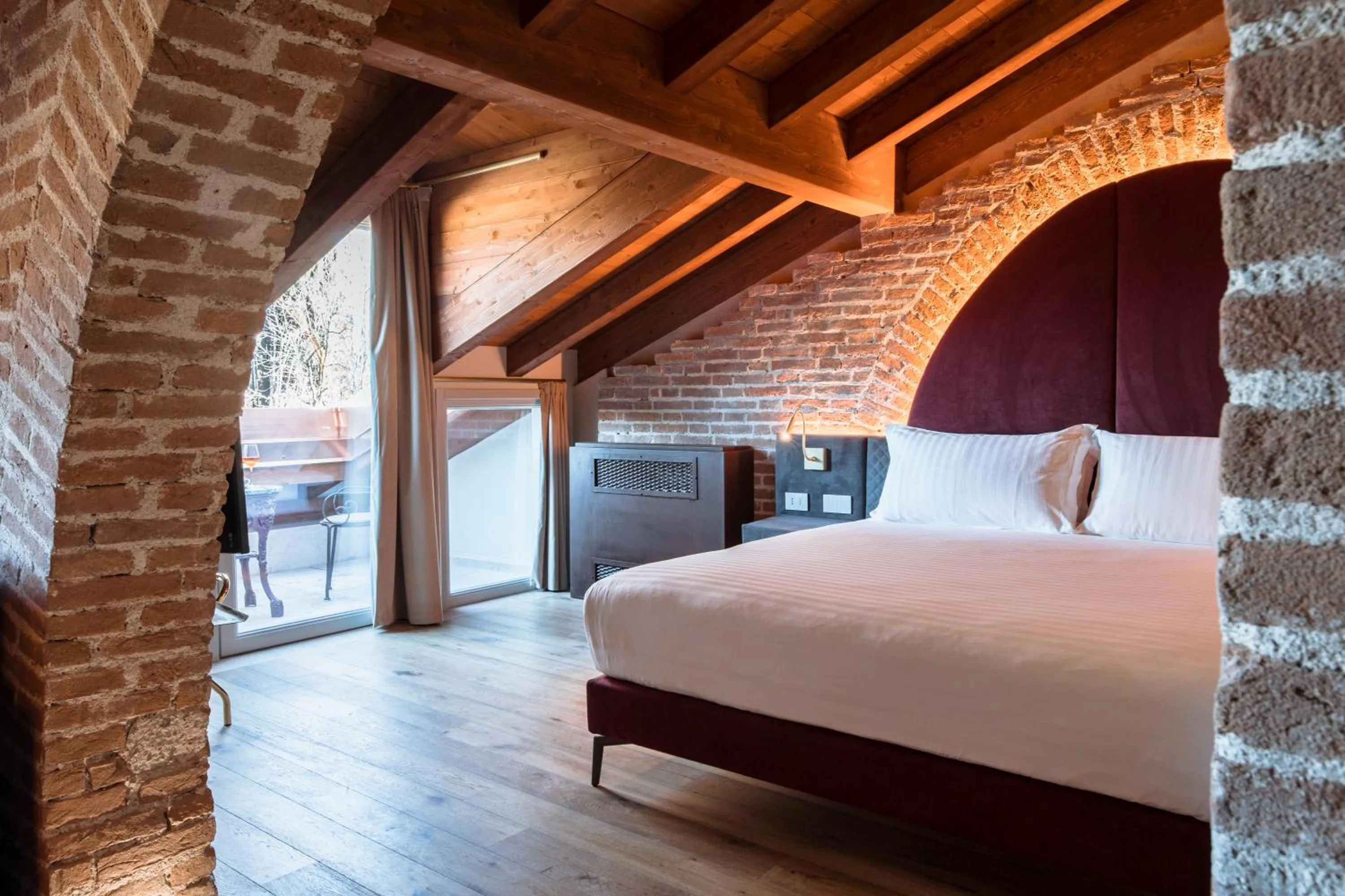 Photo of the whole room, Bed in Pavillon Suite
