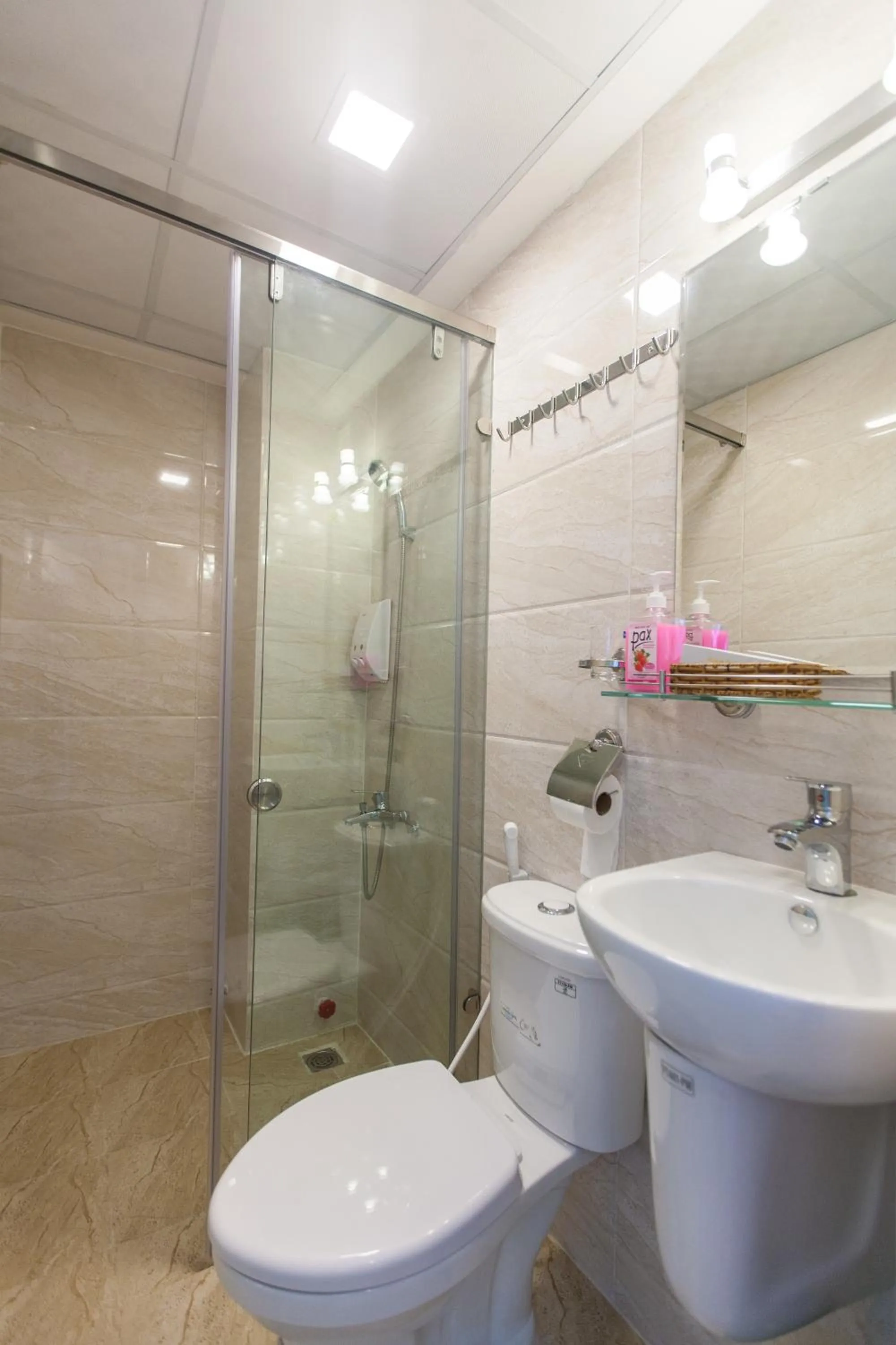 Photo of the whole room in Ailen Garden 2 Hotel