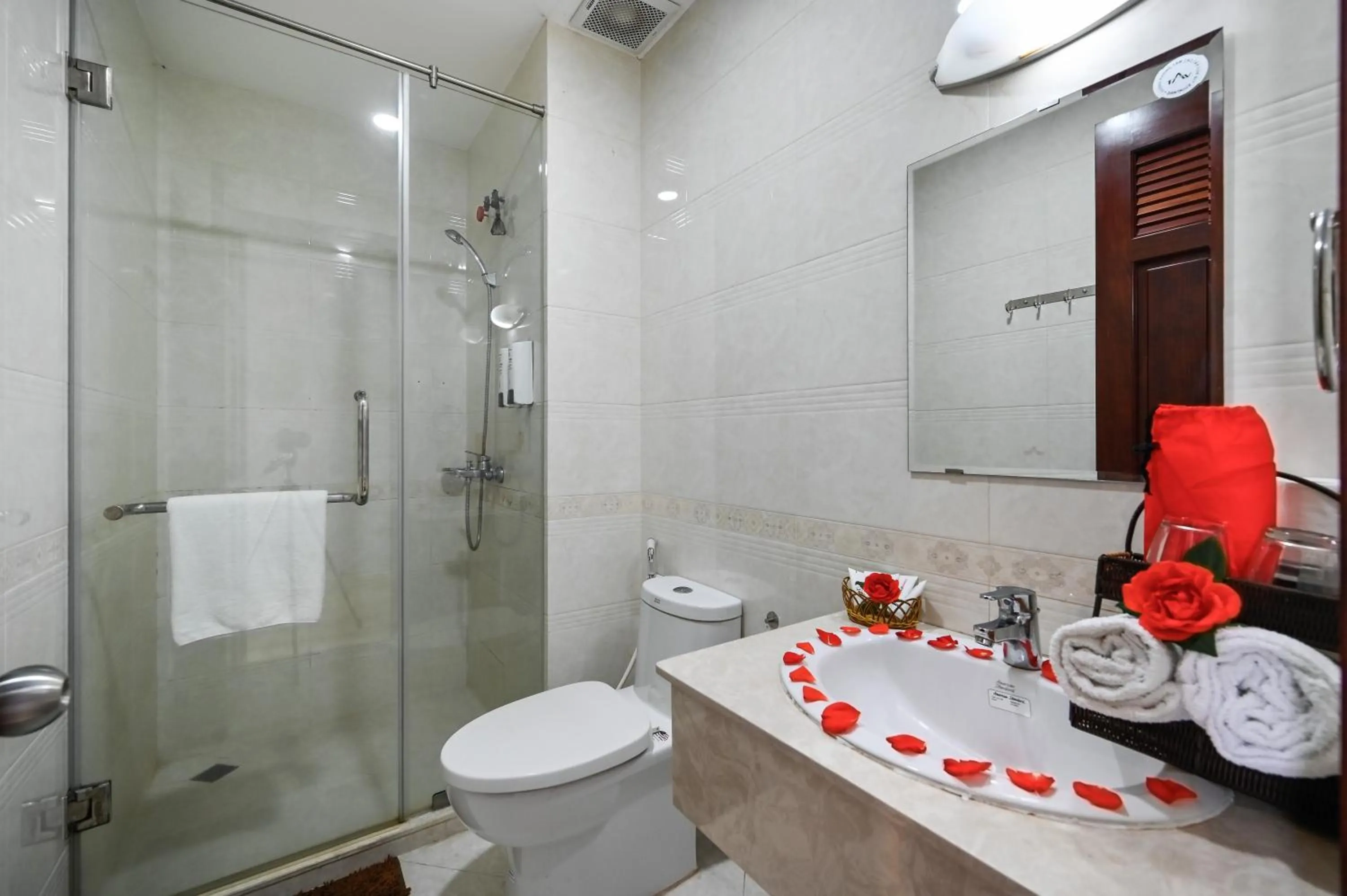 Quang Hoa Airport Hotel