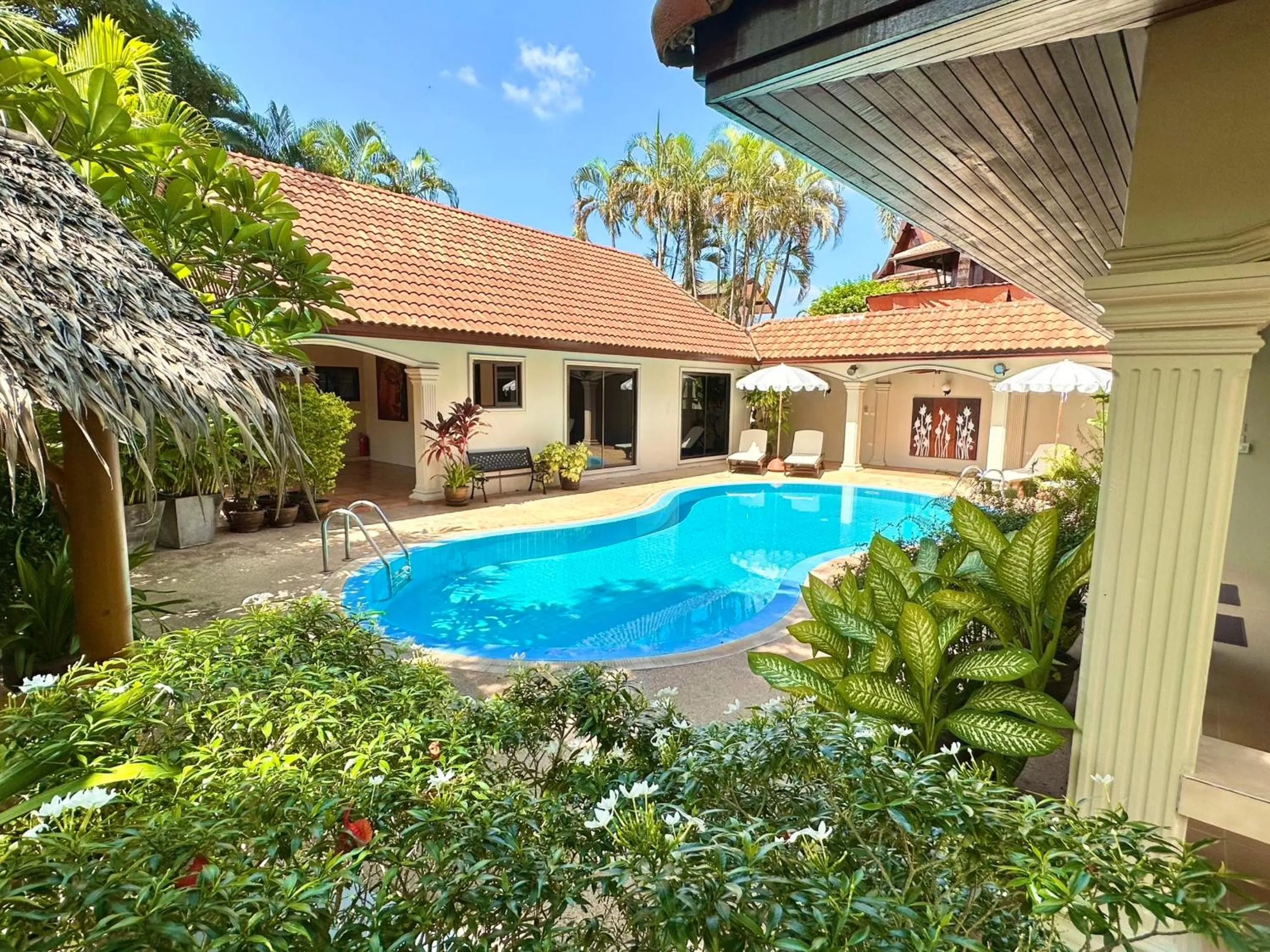 Coconut Paradise Holiday Villas