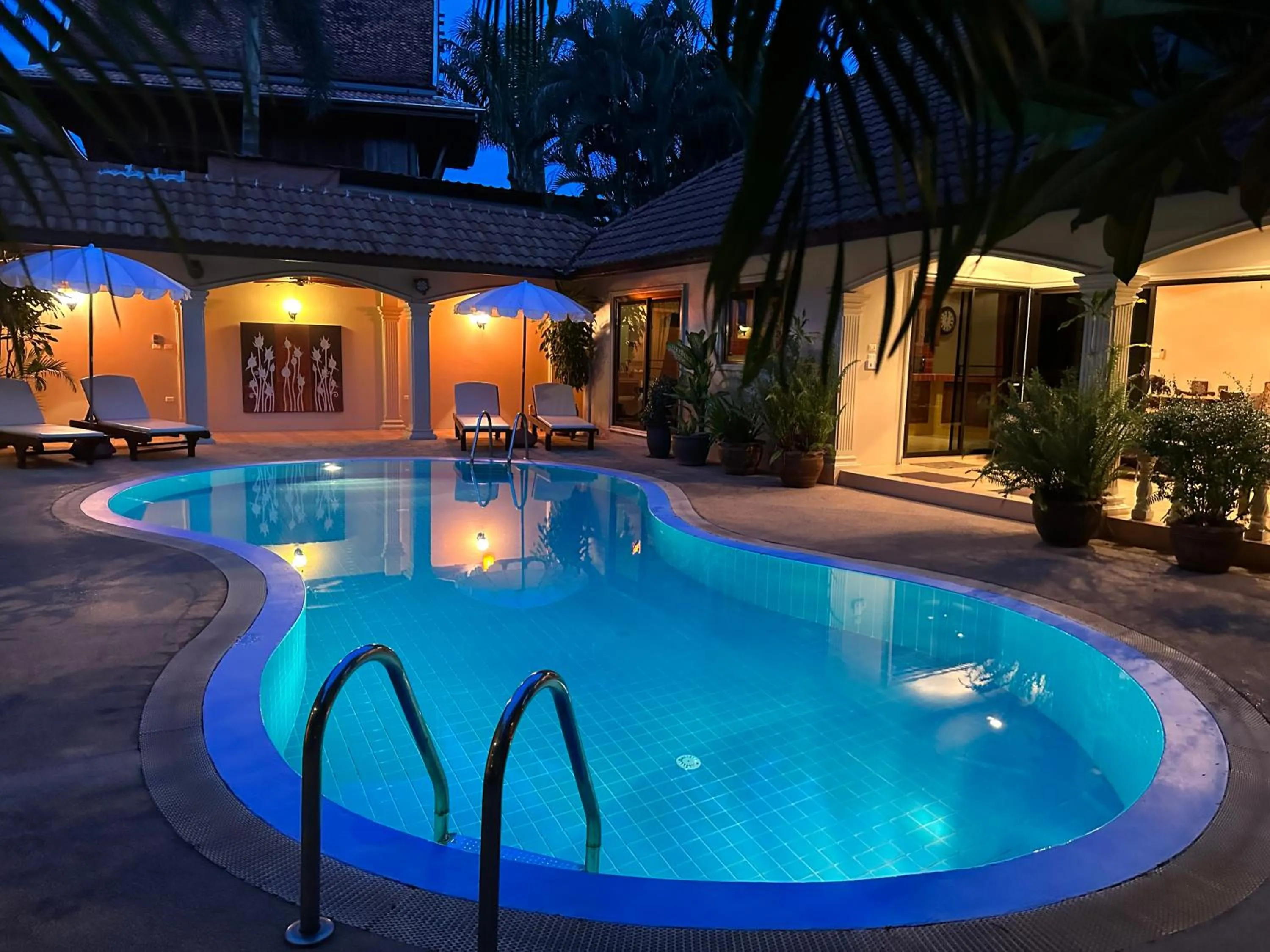 Coconut Paradise Holiday Villas