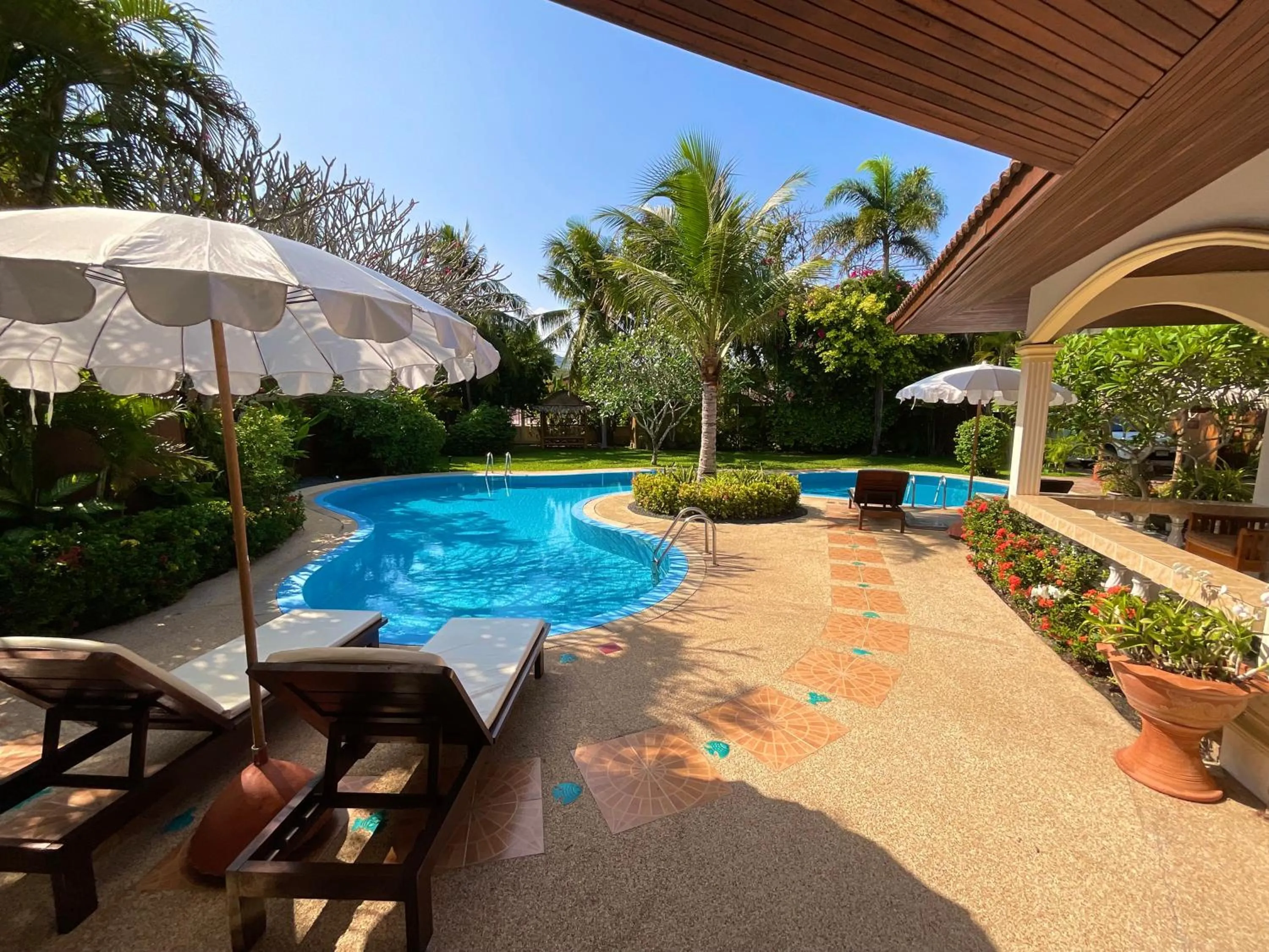 Swimming pool in Coconut Paradise Holiday Villas