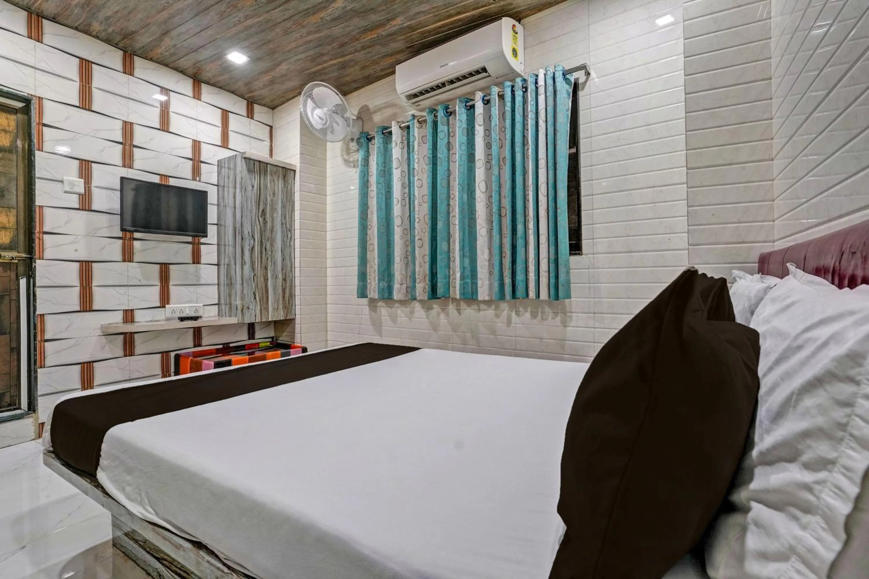 Bedroom, Bed in Hotel O Taj Lodging and Boarding