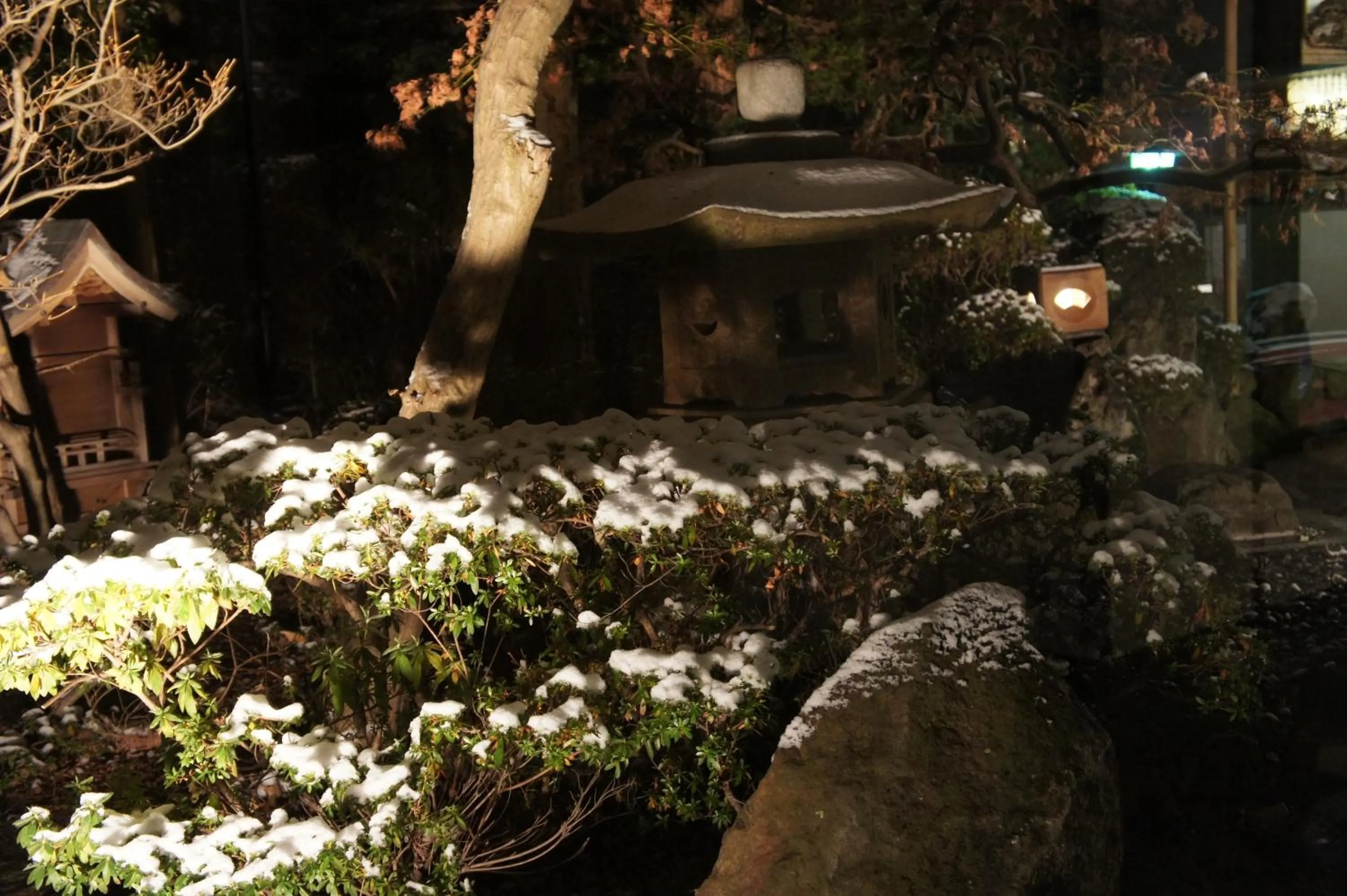 Garden in Nishiki-no-Yu Jimotoya