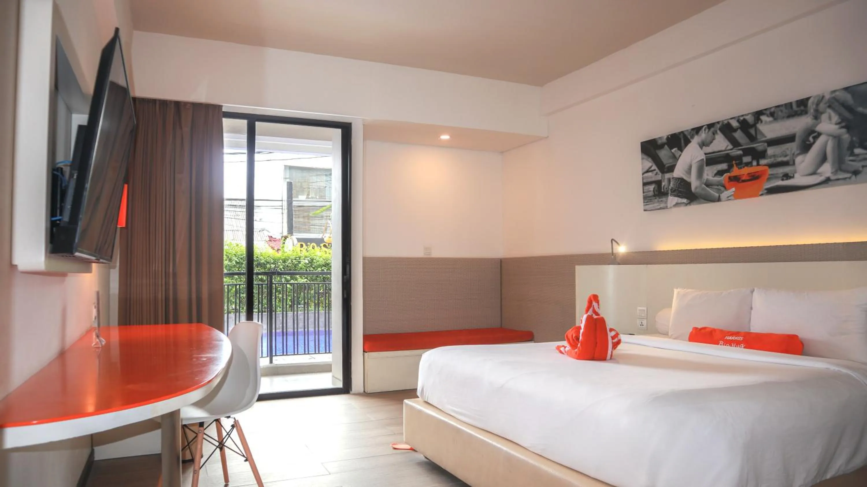 Bed in HARRIS Hotel Seminyak