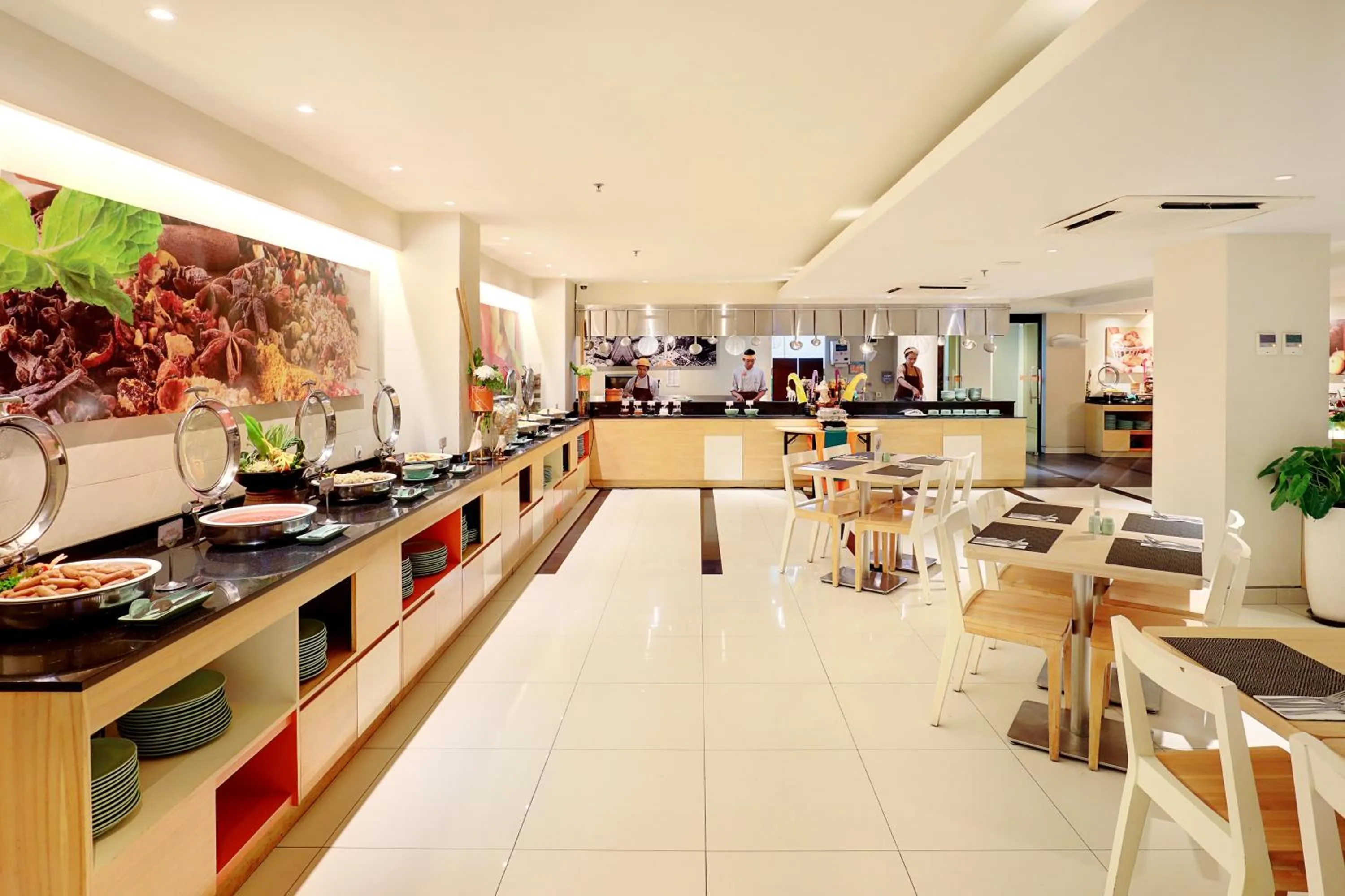 Restaurant/places to eat in HARRIS Hotel Seminyak