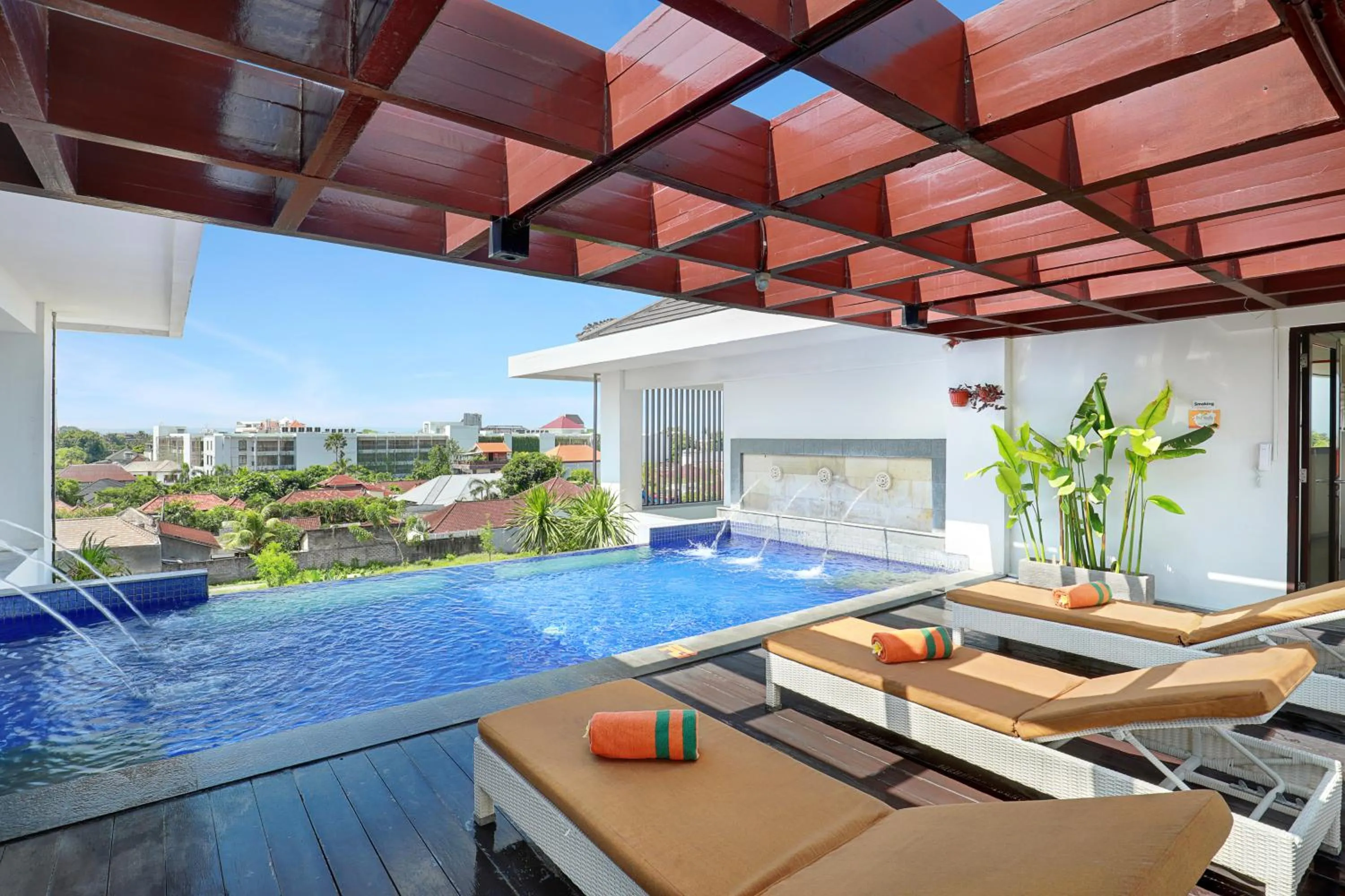 Swimming pool in HARRIS Hotel Seminyak