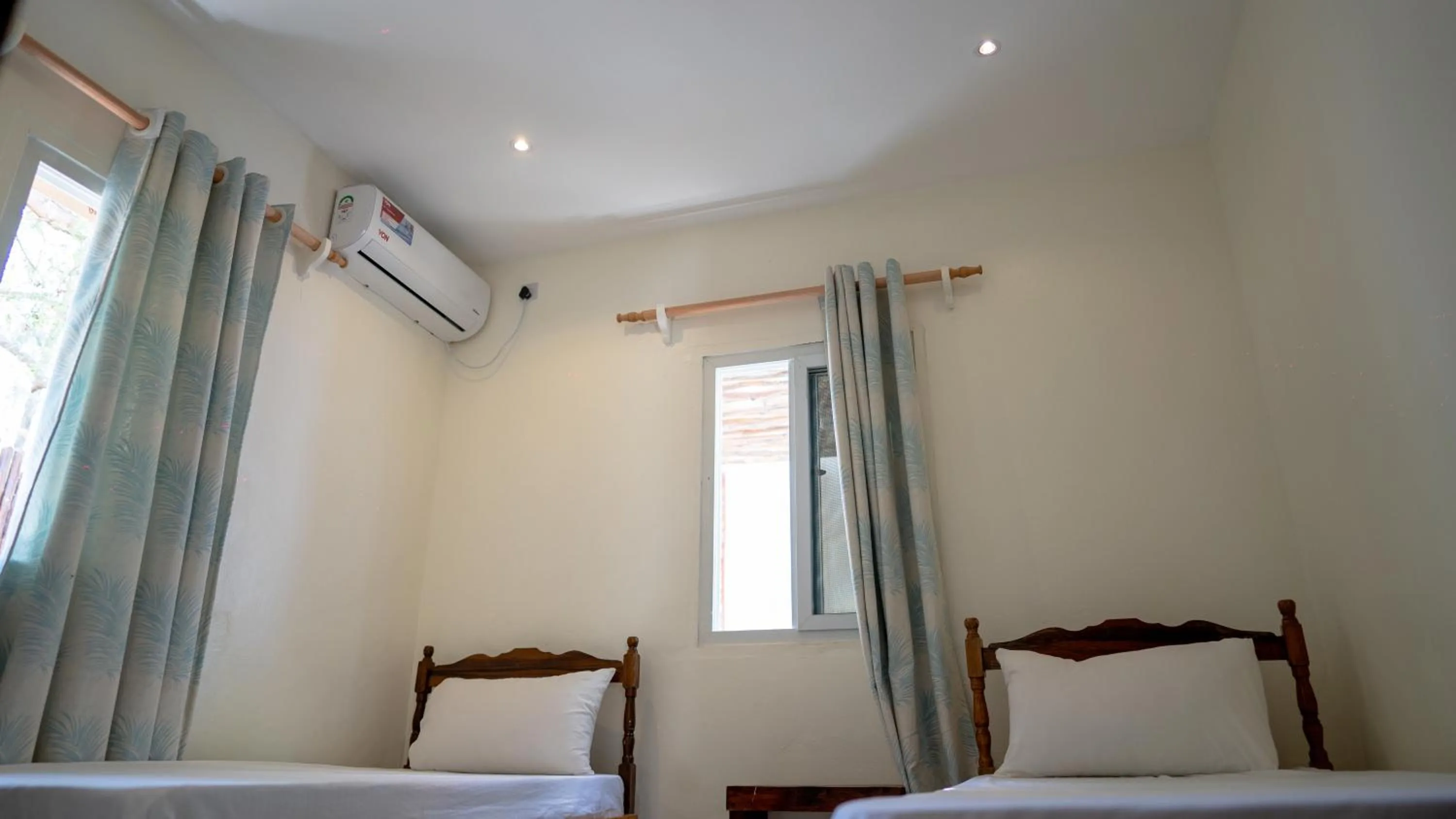 air conditioner, Bed in Tulia House Backpackers