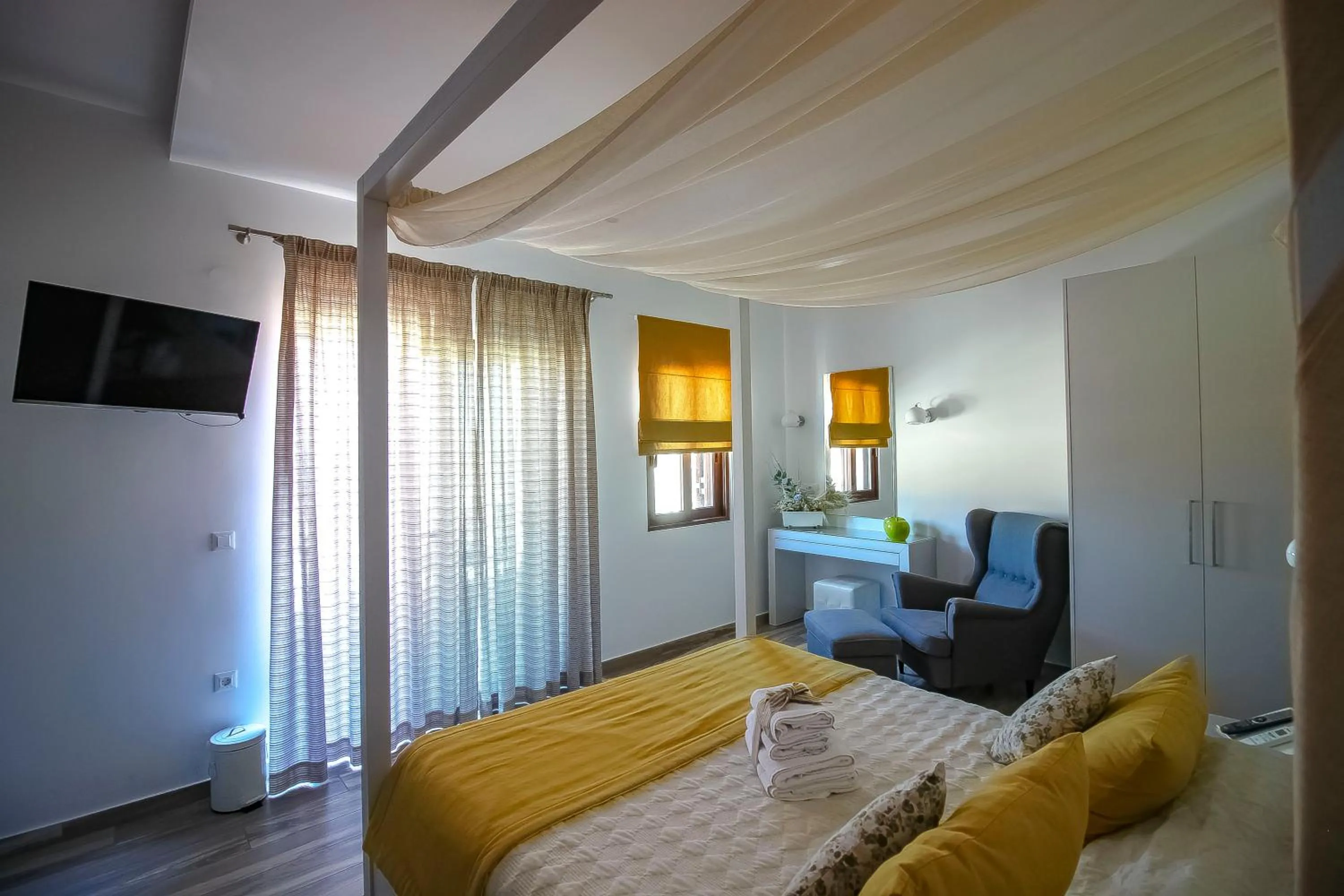 Photo of the whole room, Bed in Lindos Beauty
