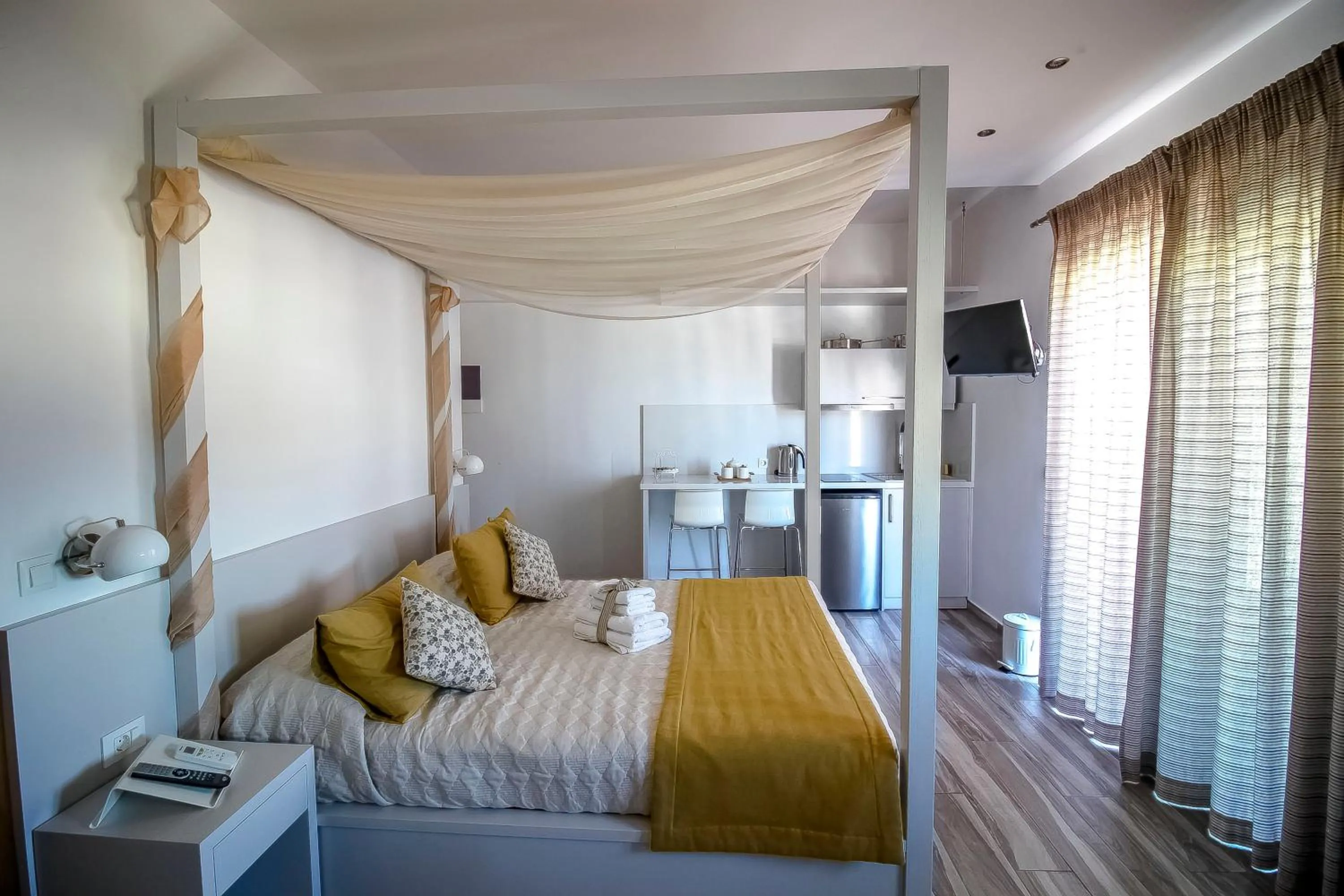 Photo of the whole room, Bed in Lindos Beauty