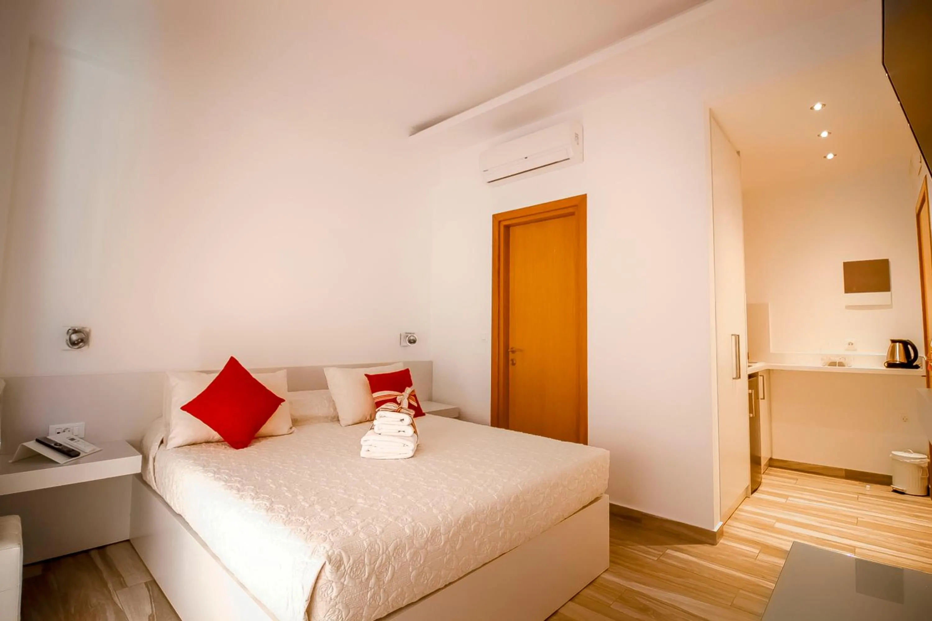 Photo of the whole room, Bed in Lindos Beauty