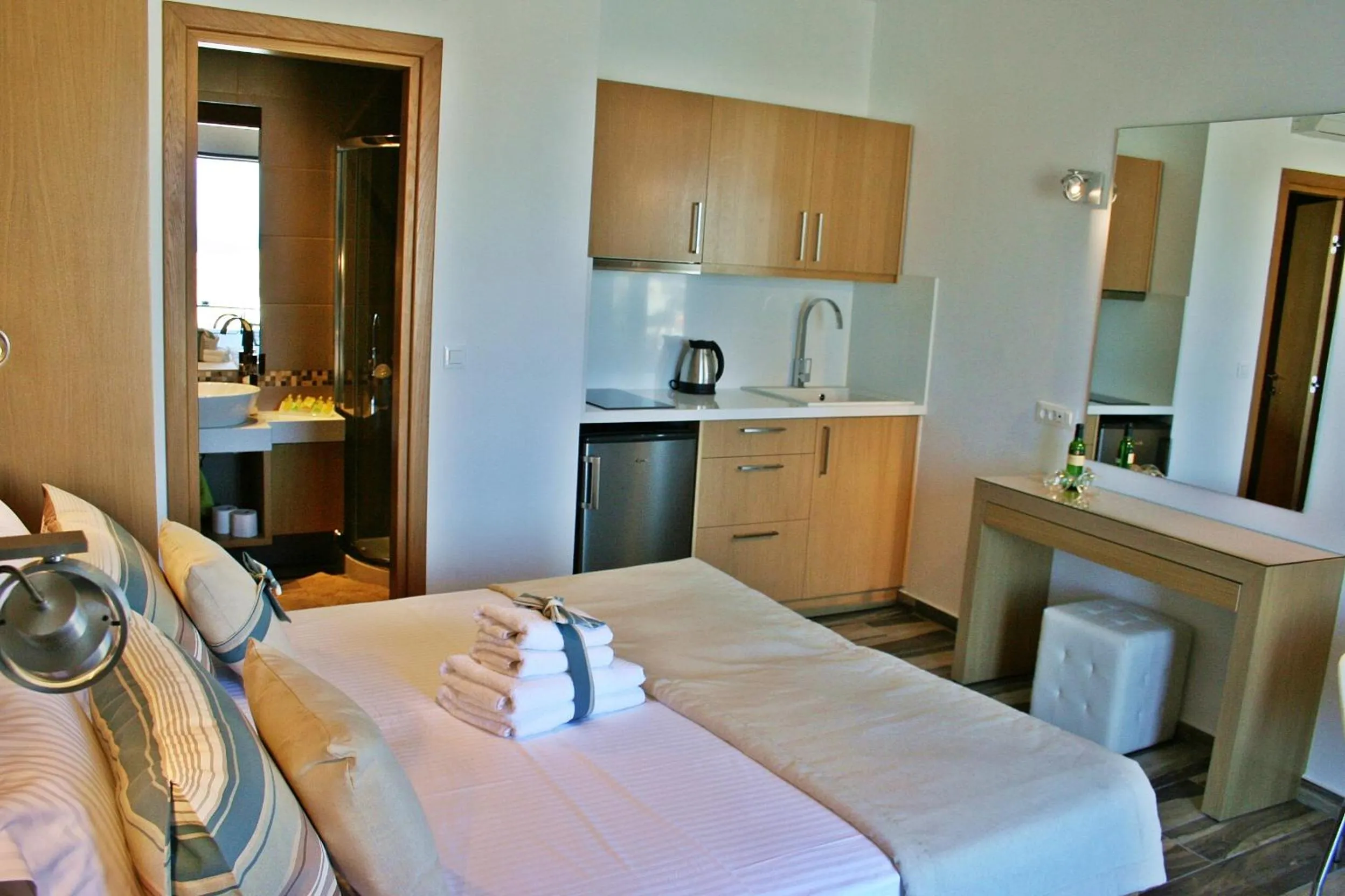 Photo of the whole room, Bed in Lindos Beauty