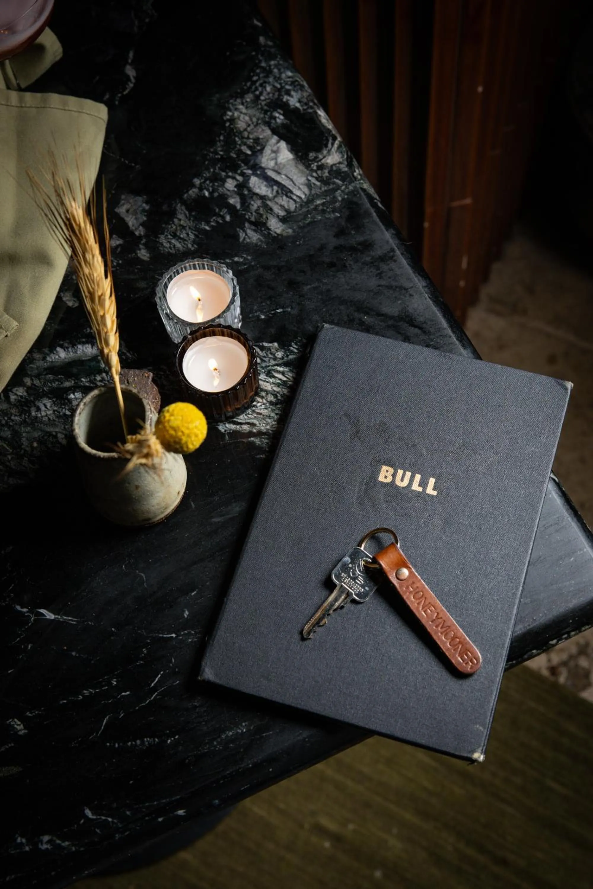 Lounge or bar in BULL Burford