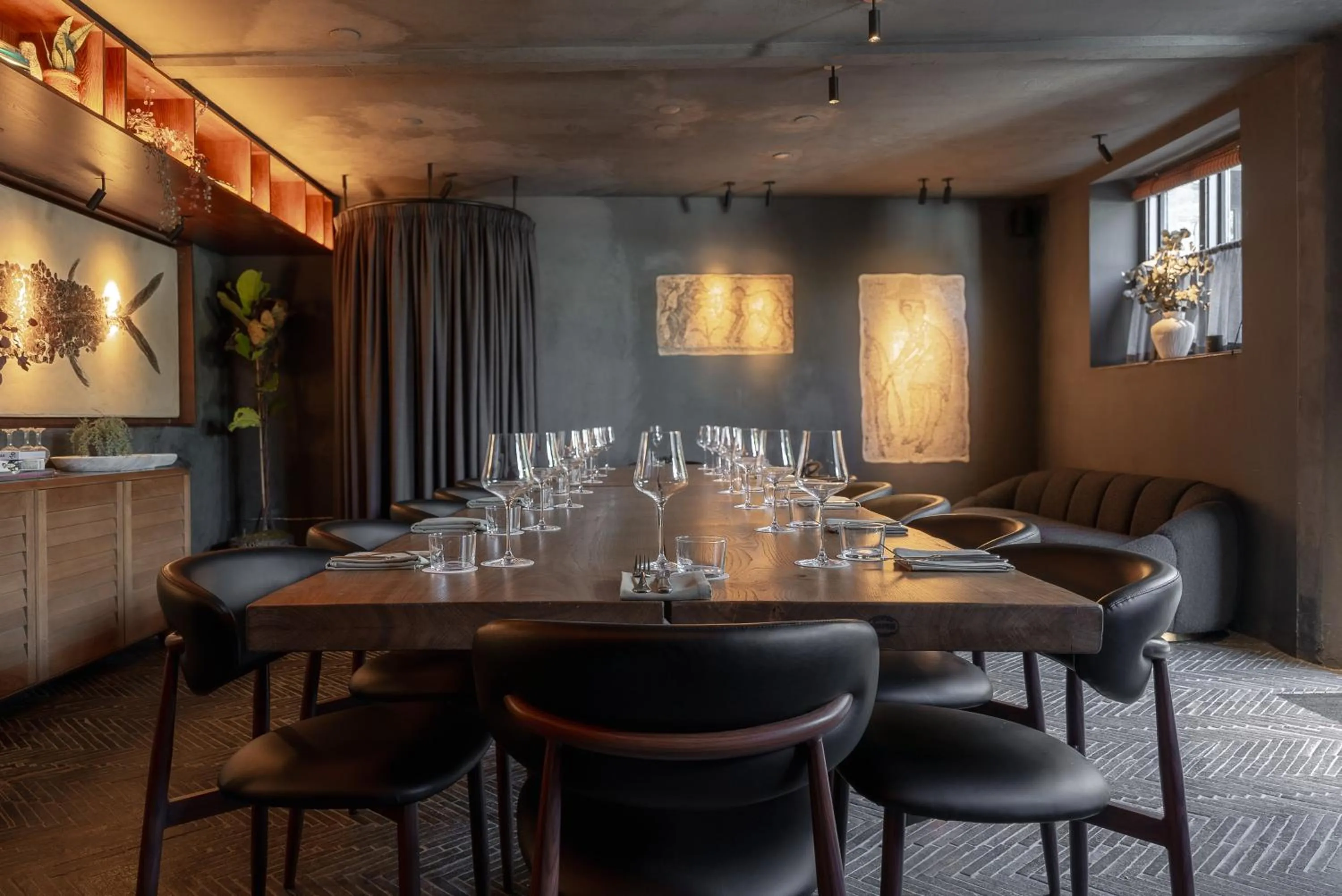 Banquet/Function facilities in BULL Burford