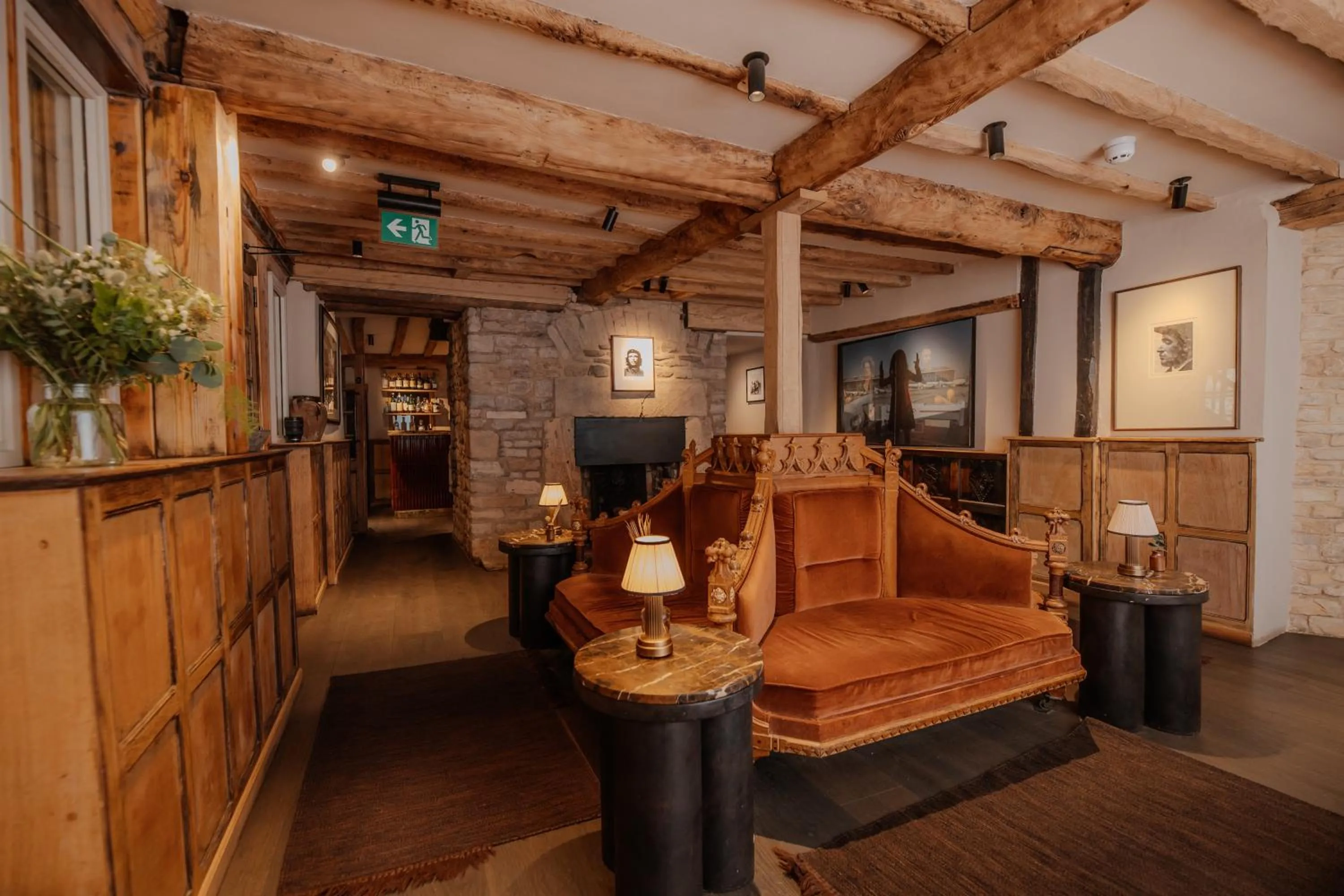 Lounge or bar in BULL Burford