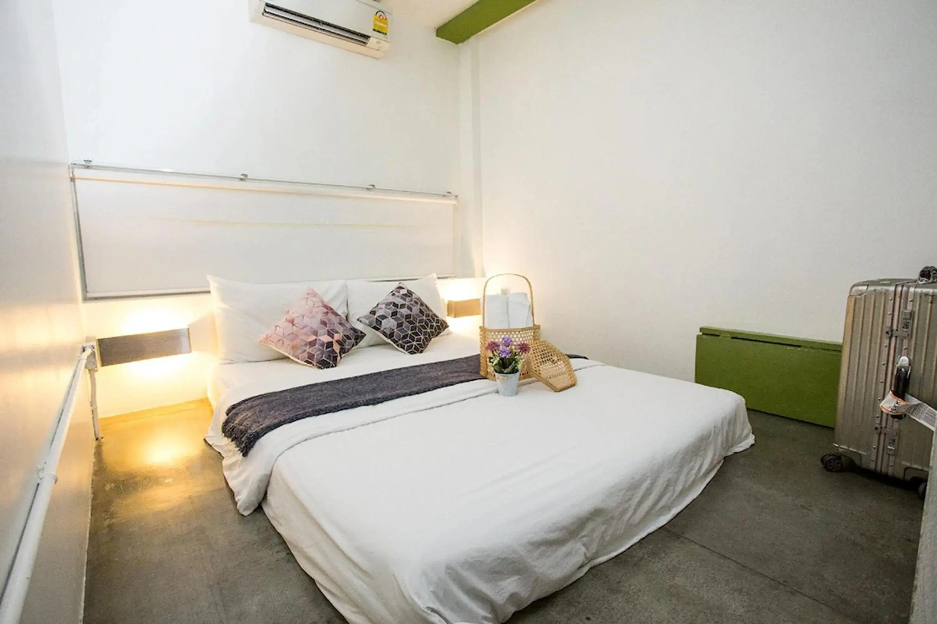 Standard with Private Bathroom (5th floor) in Qilombo Hostel Silom Standard with Private Bathroom (5th floor) in Qilombo Hostel Silom