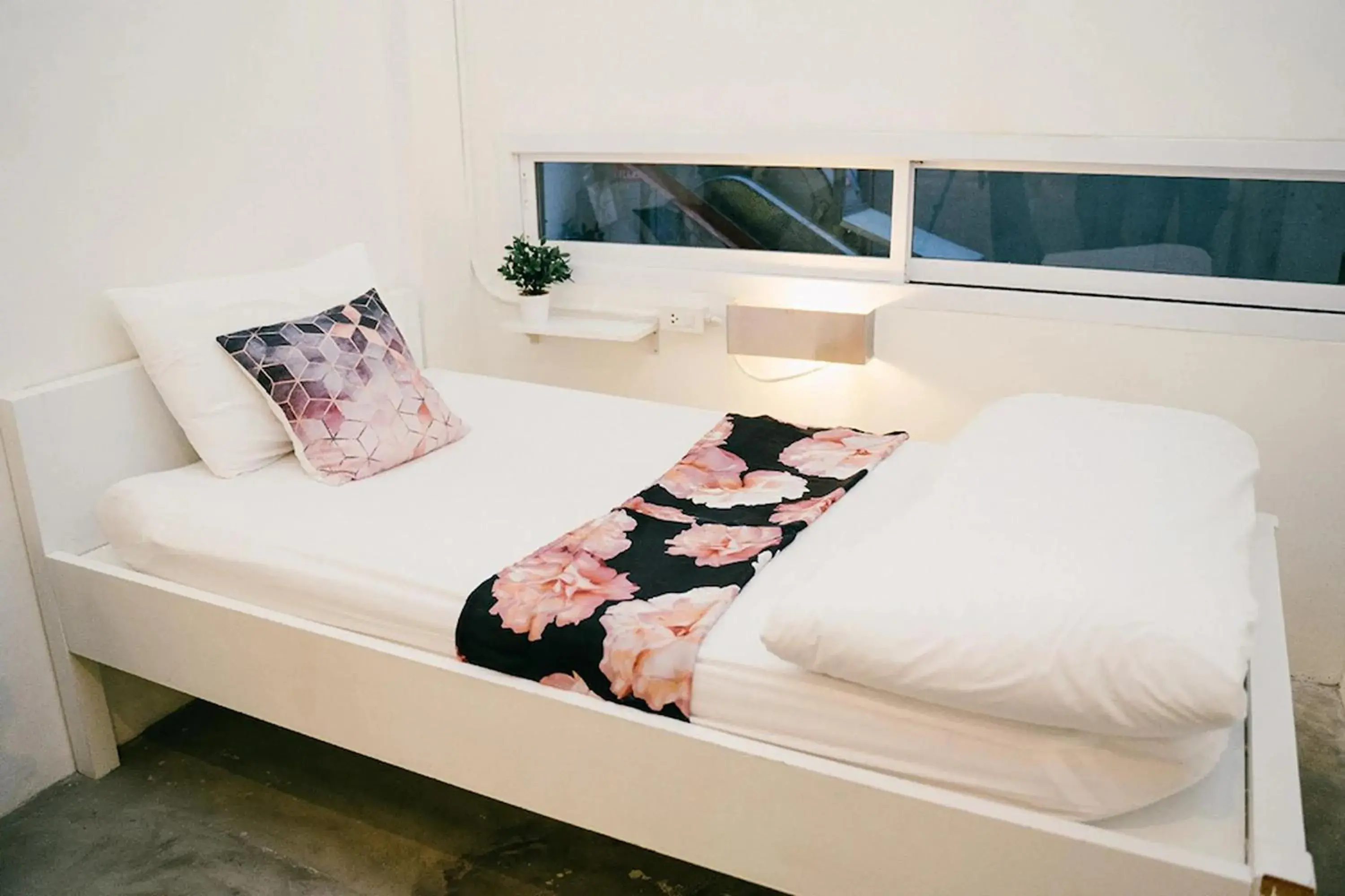 Triple Room with Shared Bathroom (3rd floor) in Qilombo Hostel Silom Triple Room with Shared Bathroom (3rd floor) in Qilombo Hostel Silom