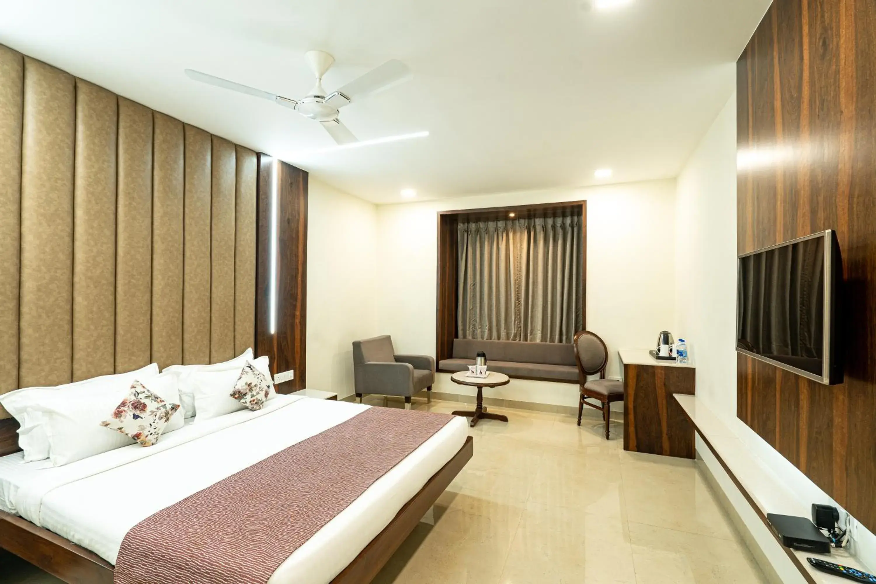 Bedroom, Bed in Hotel Celebration Bedroom, Bed in Hotel Celebration