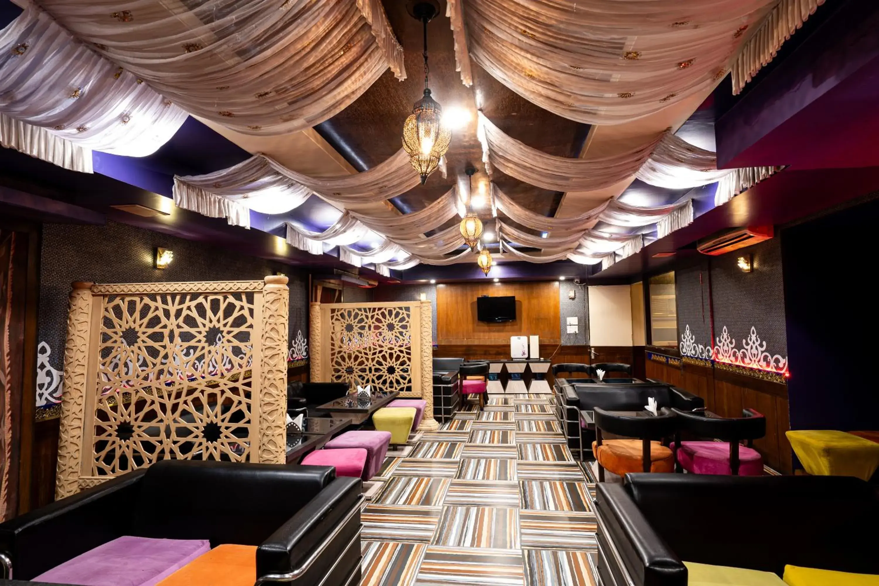 Restaurant/places to eat in Hotel Celebration Restaurant/places to eat in Hotel Celebration