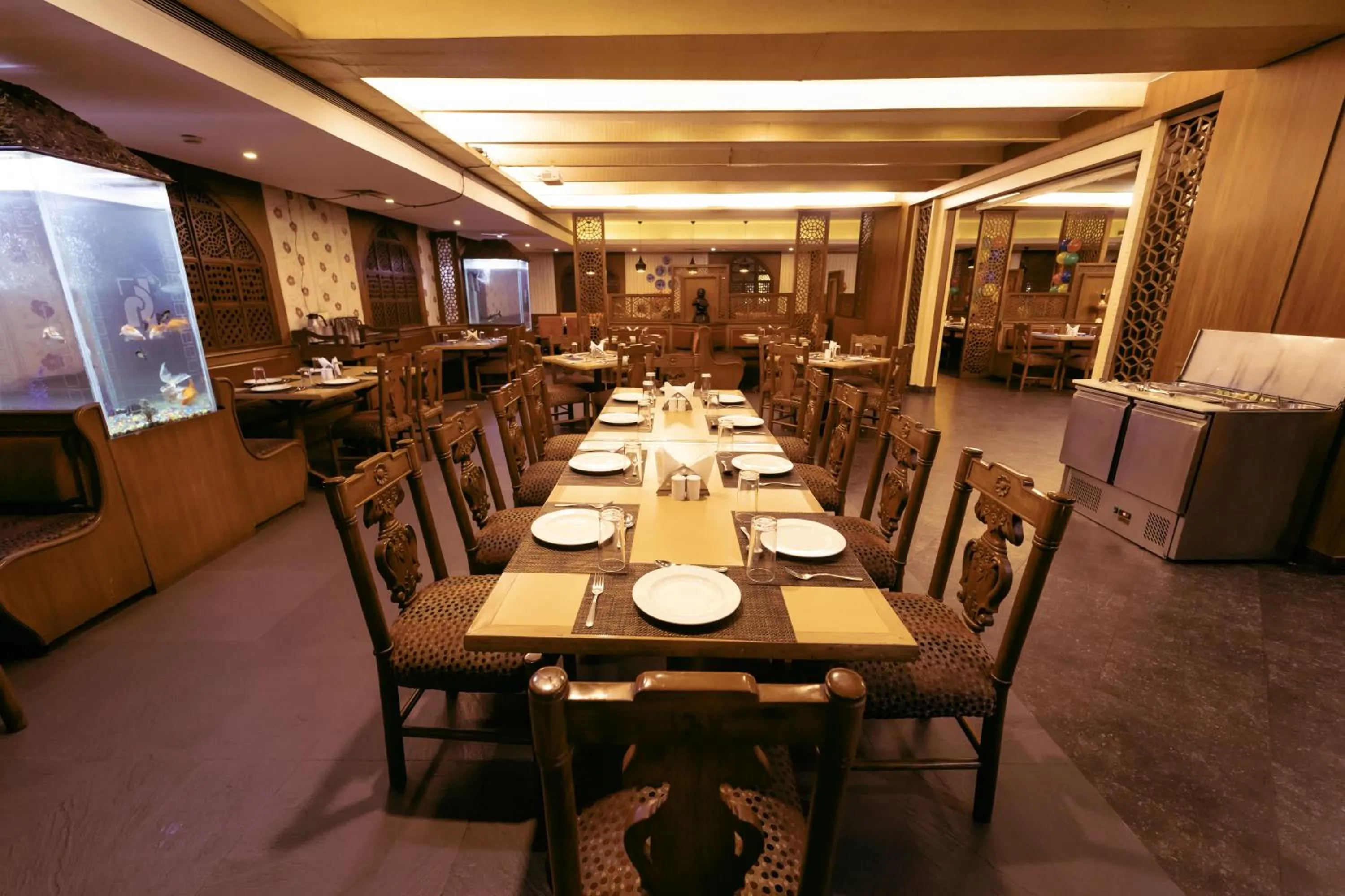 Restaurant/places to eat in Hotel Celebration