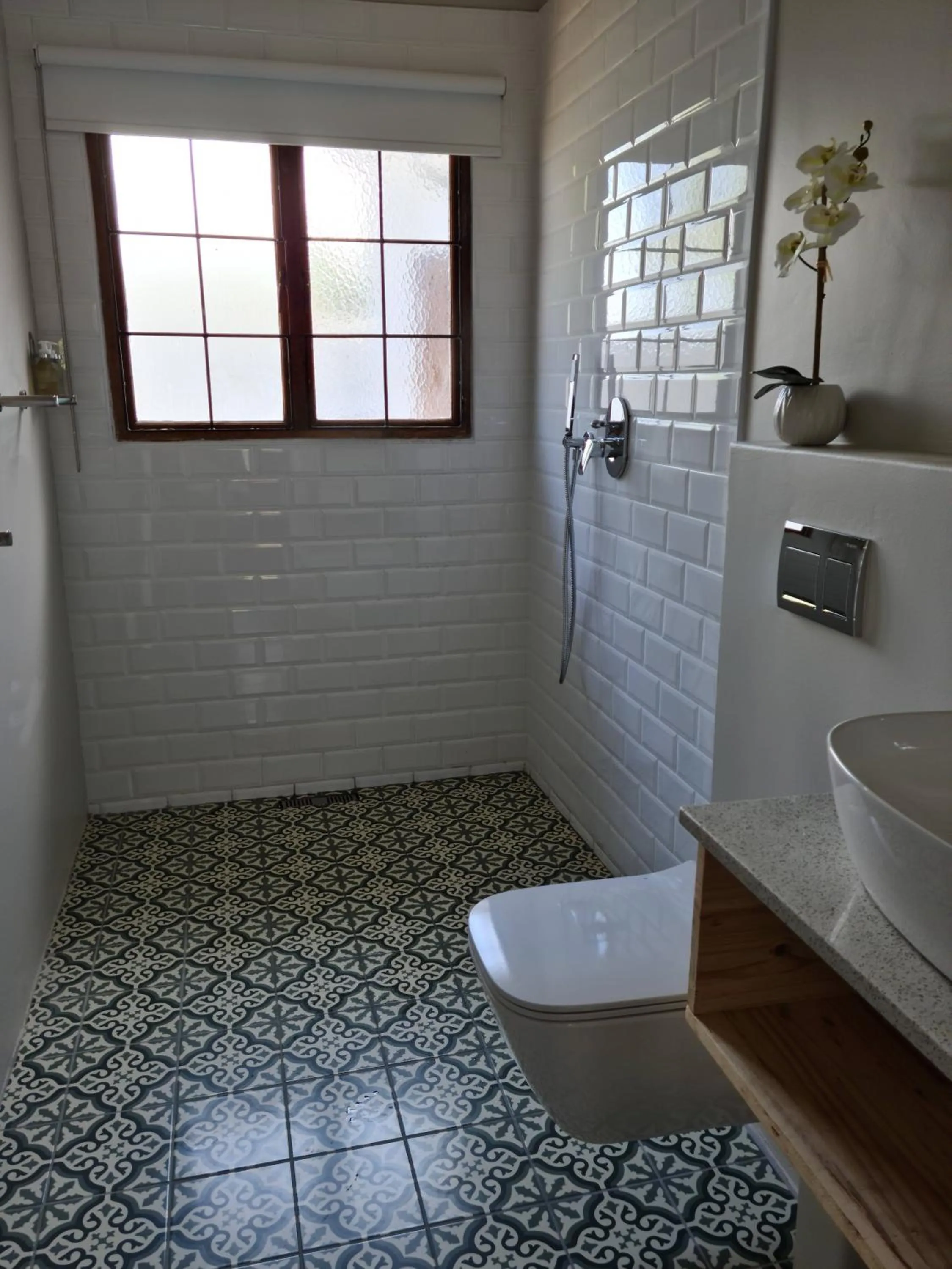 Shower in African Sands B&B
