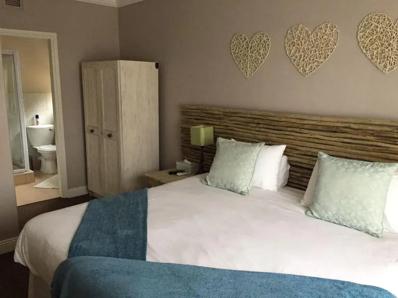 Standard Twin Room - single occupancy in African Sands B&B Standard Twin Room - single occupancy in African Sands B&B